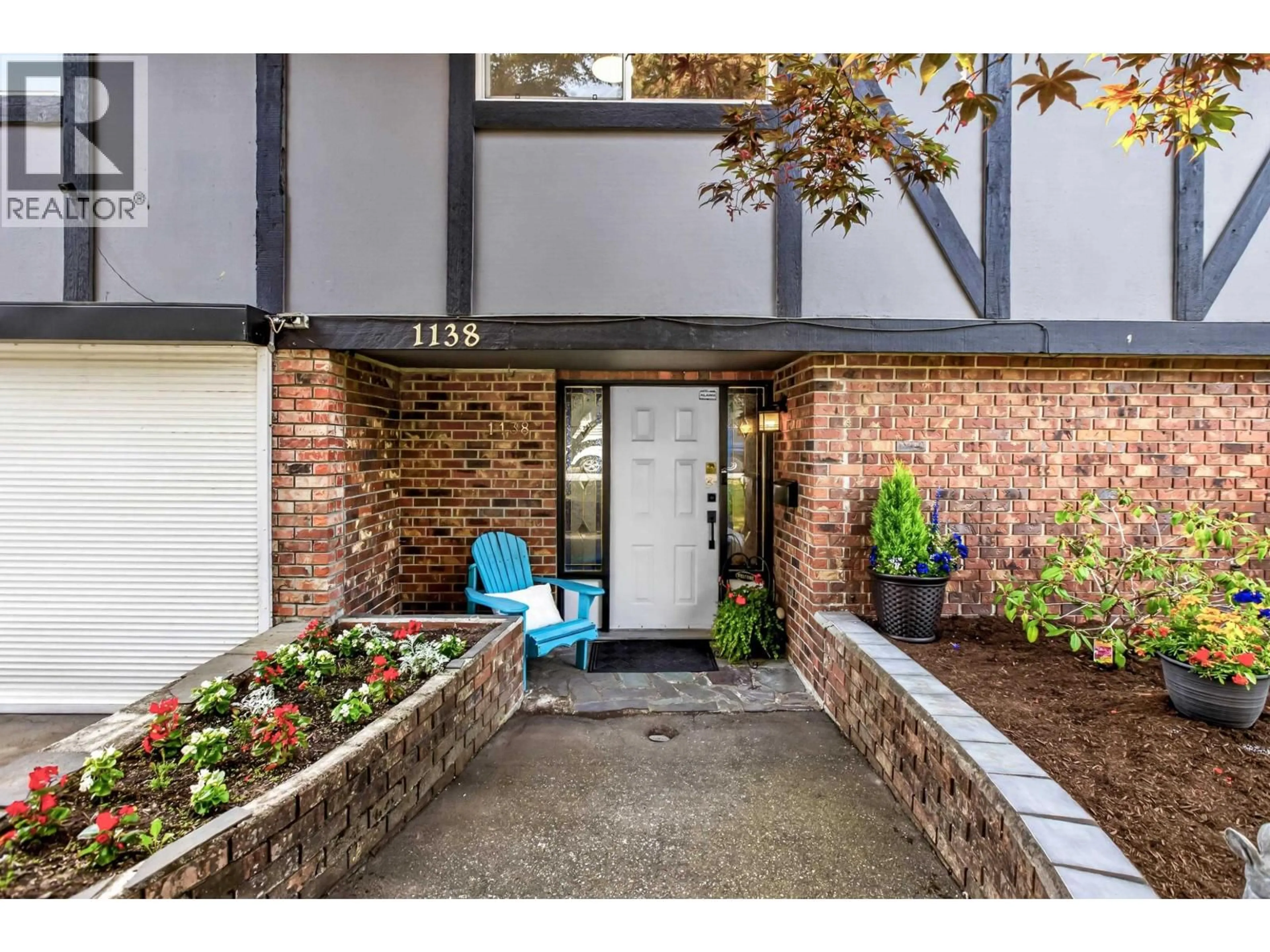 Indoor entryway for 1138 LABURNUM AVENUE, Port Coquitlam British Columbia V3B1K3