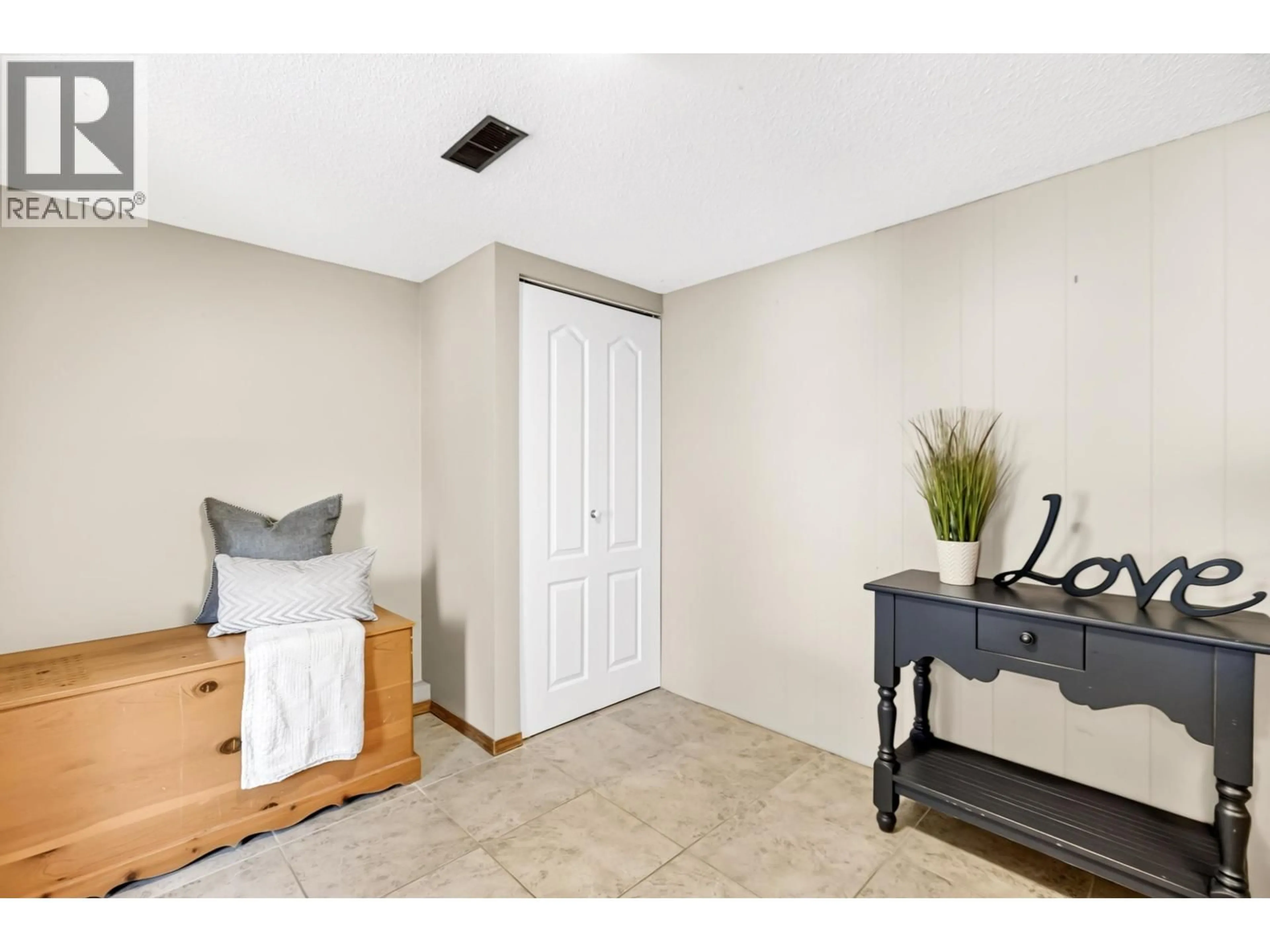 Indoor entryway for 1138 LABURNUM AVENUE, Port Coquitlam British Columbia V3B1K3