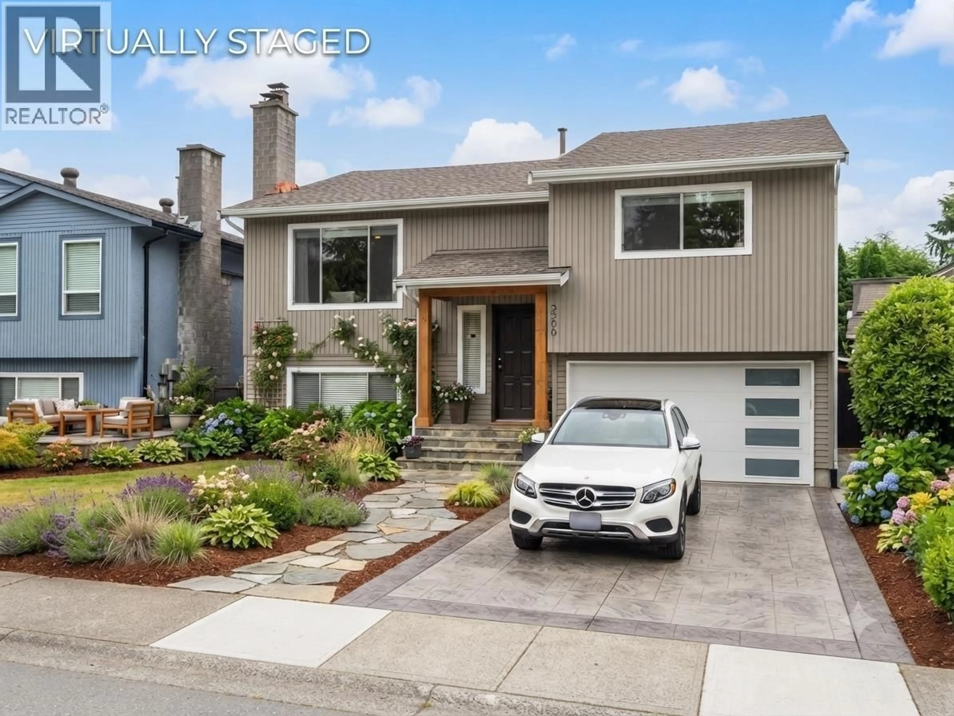 Home with vinyl exterior material, street for 3220 HARWOOD AVENUE, Coquitlam British Columbia V3E1T8