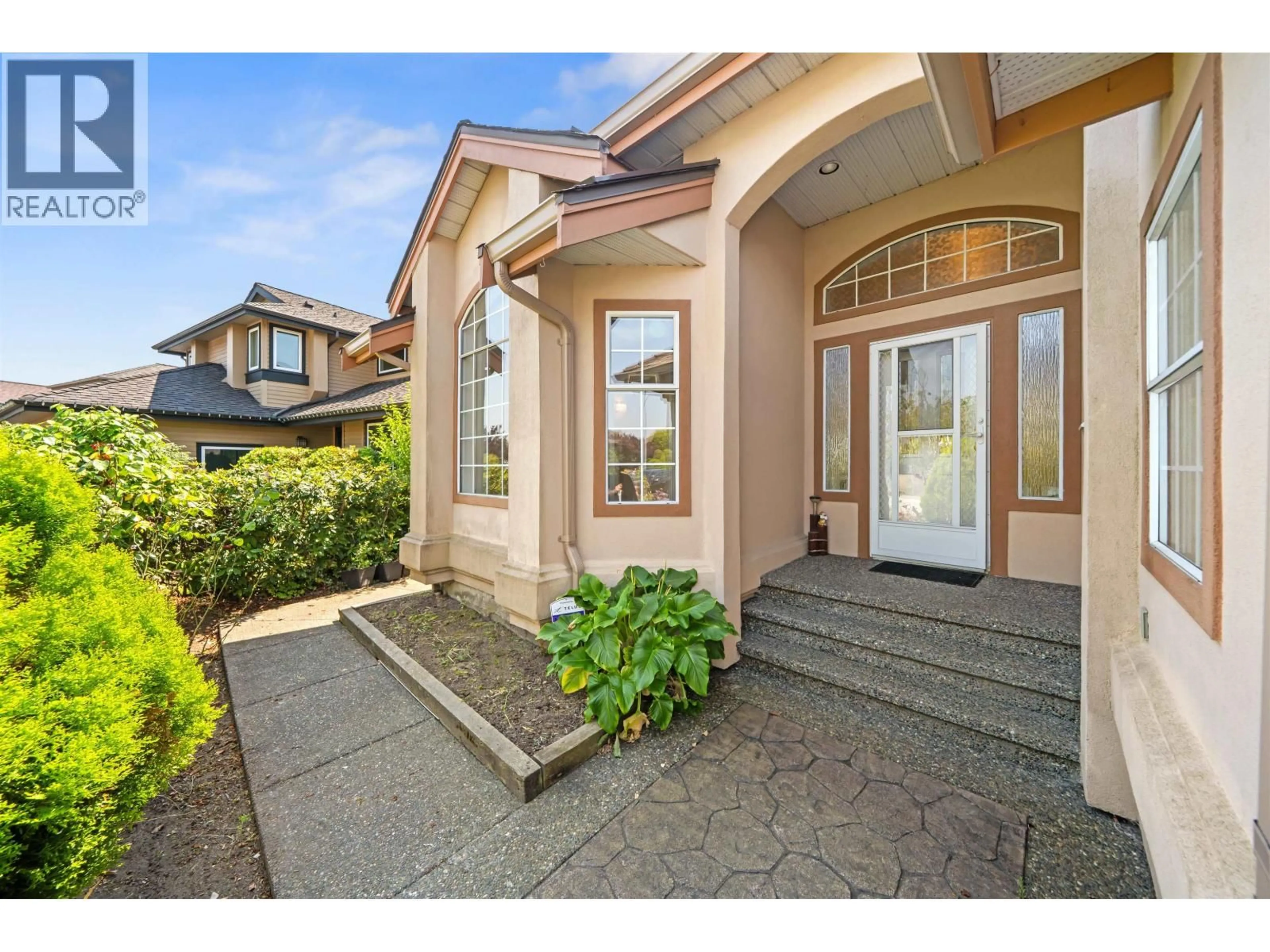 Indoor entryway for 2677 FORTRESS DRIVE, Port Coquitlam British Columbia V3C6E3