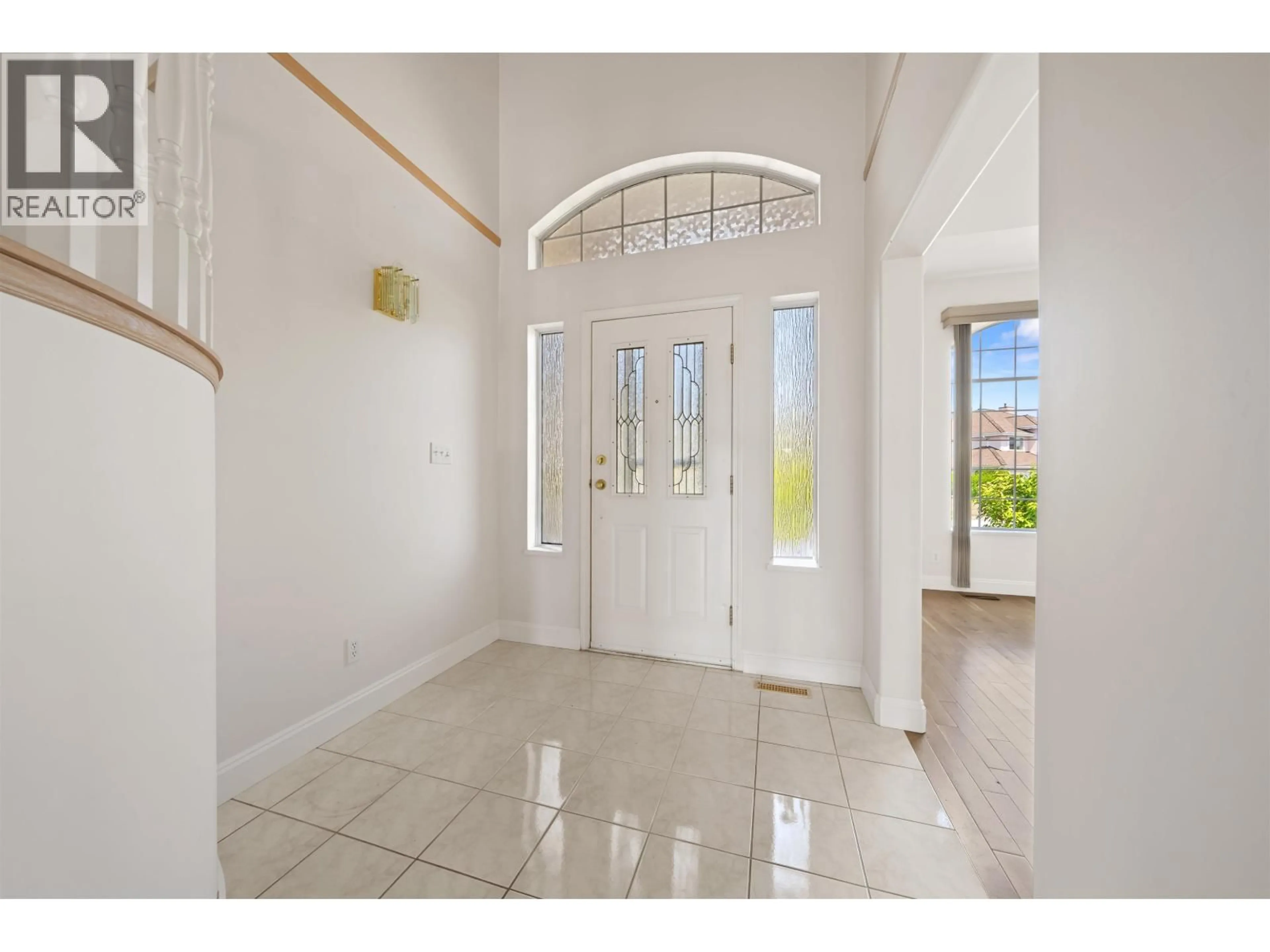 Indoor entryway for 2677 FORTRESS DRIVE, Port Coquitlam British Columbia V3C6E3