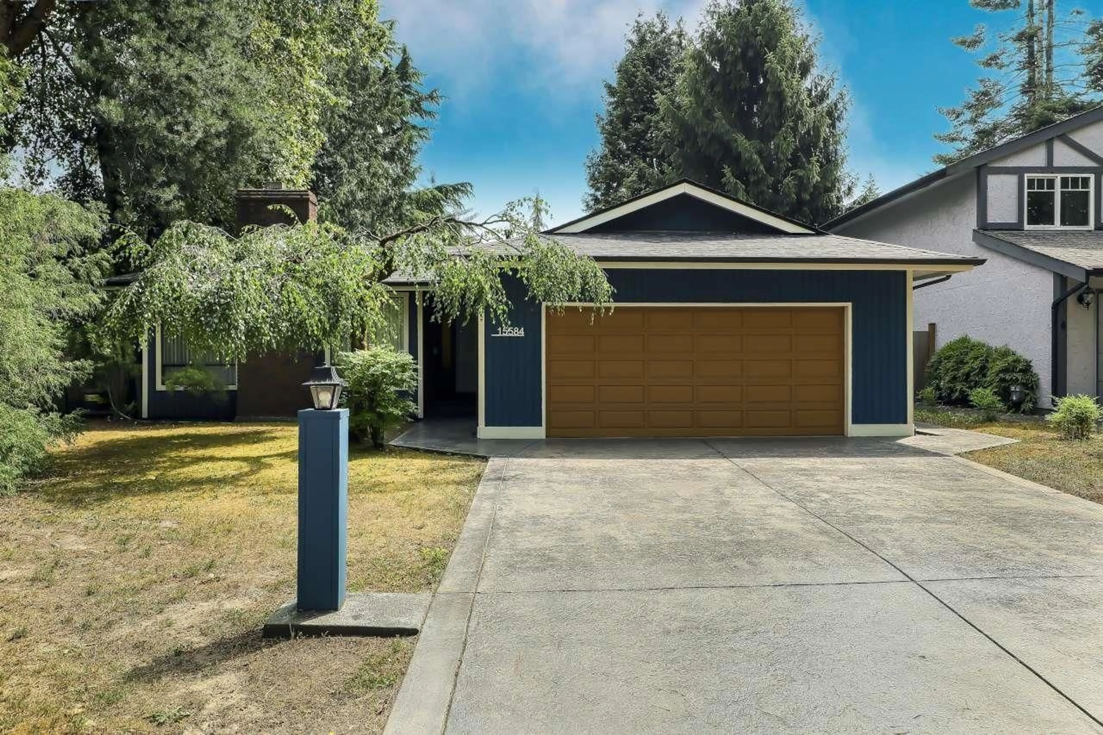 Home with vinyl exterior material, street for 15584 98 AVENUE, Surrey British Columbia V3R7G5