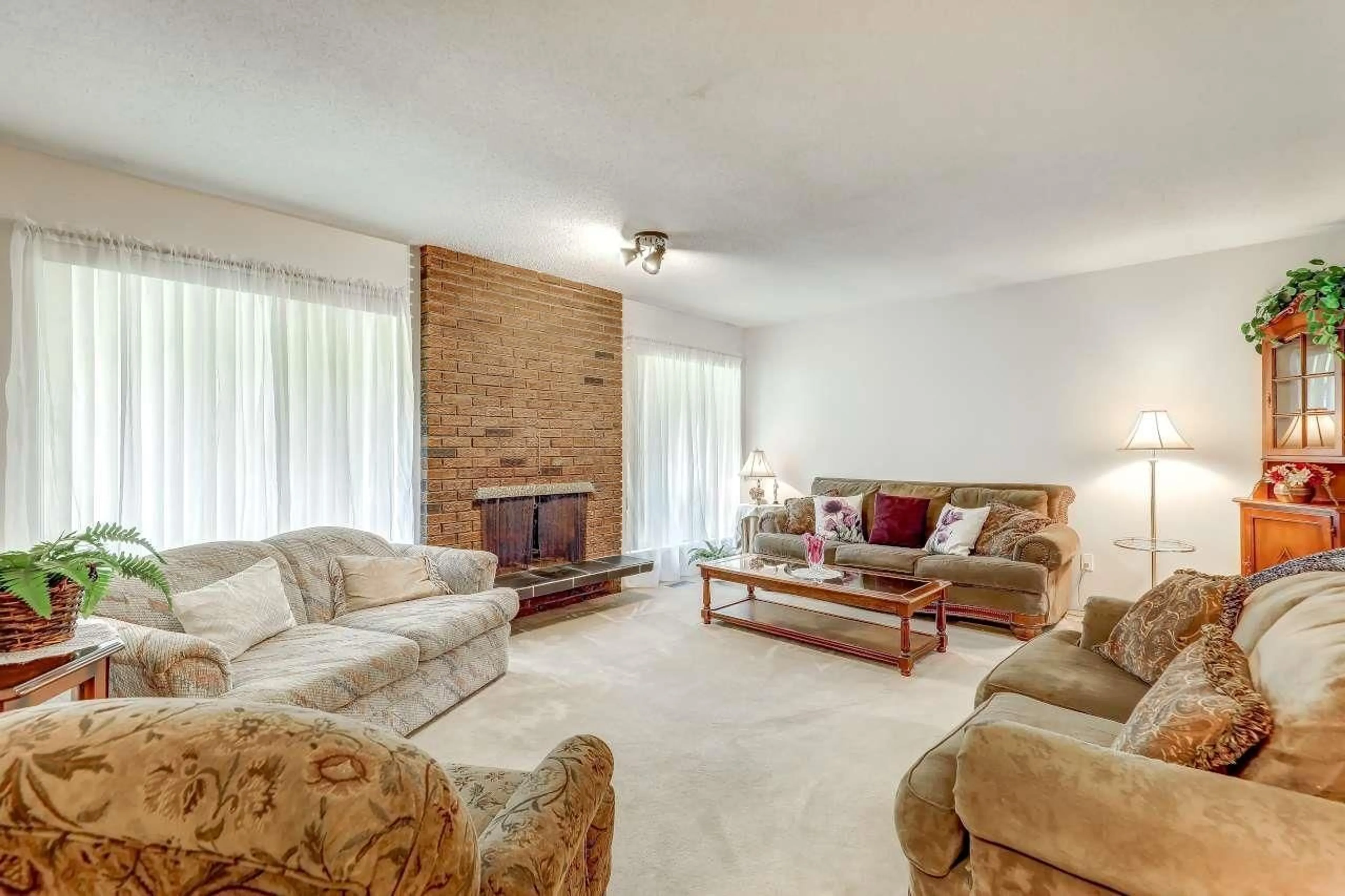 Living room with furniture, unknown for 15584 98 AVENUE, Surrey British Columbia V3R7G5