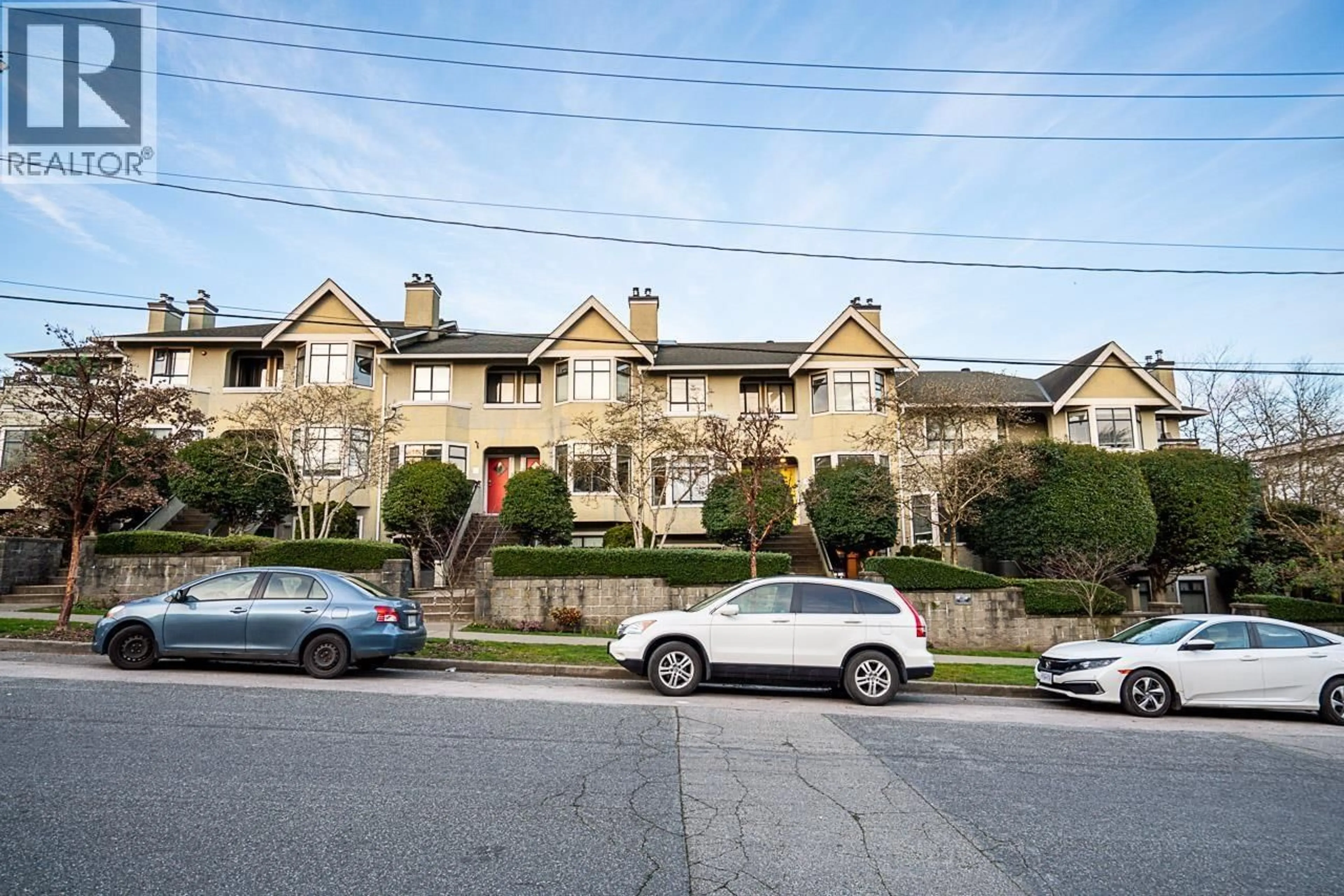 A pic from outside/outdoor area/front of a property/back of a property/a pic from drone, street for 7 - 221 ASH STREET, New Westminster British Columbia V3M3M5