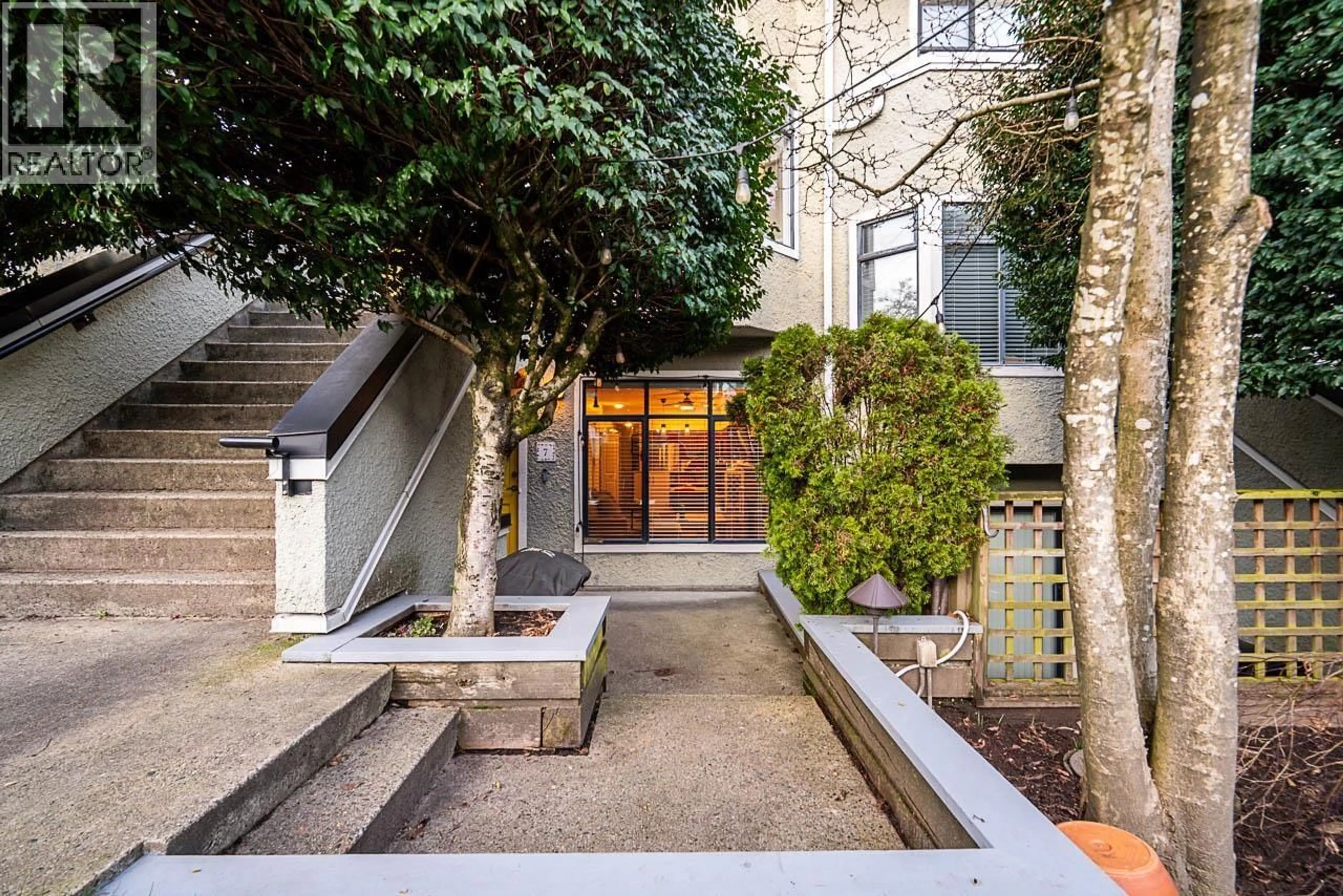 Patio, street for 7 - 221 ASH STREET, New Westminster British Columbia V3M3M5