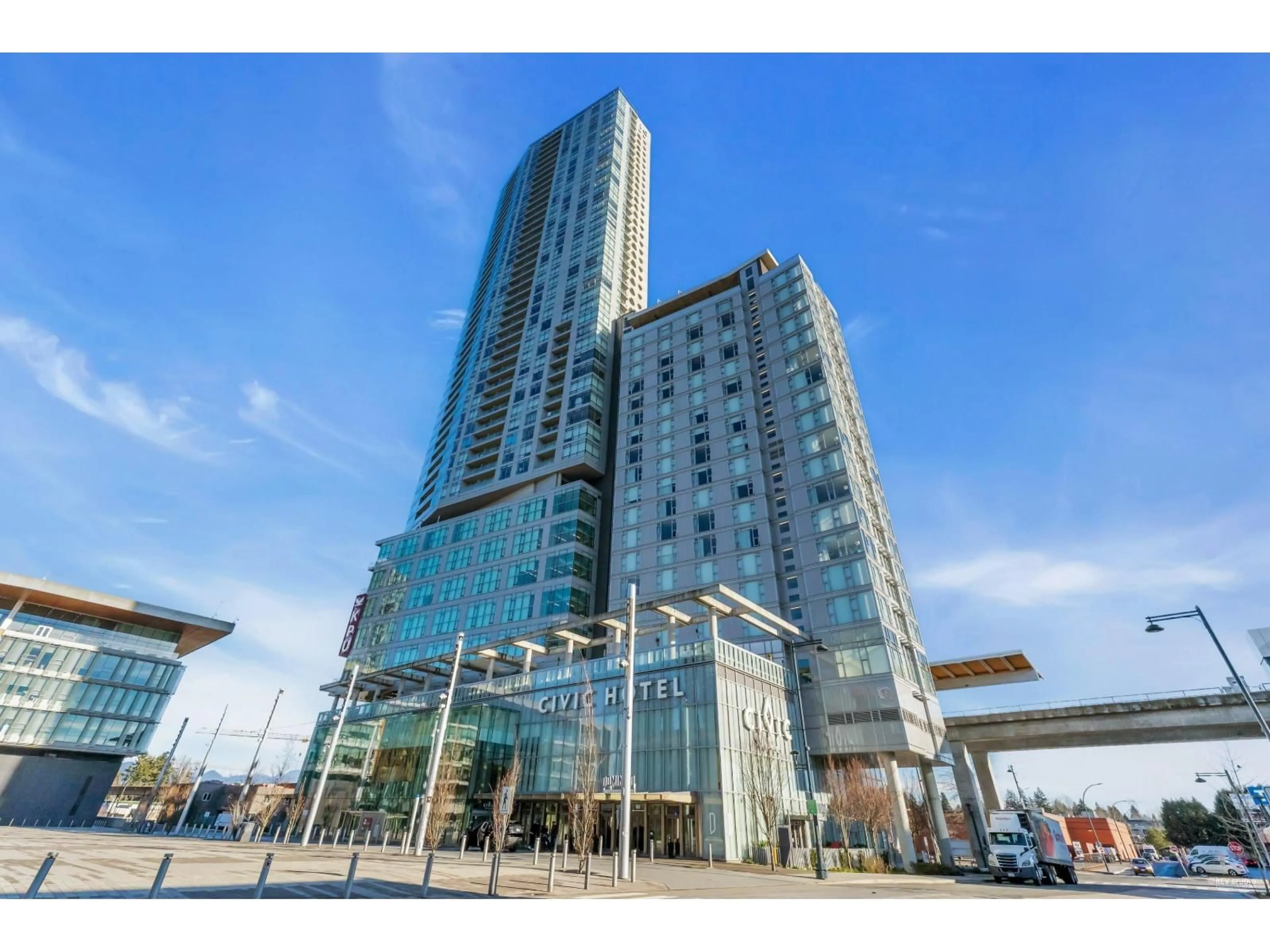 Indoor foyer for 2702 - 13495 CENTRAL AVENUE, Surrey British Columbia V3T0K2