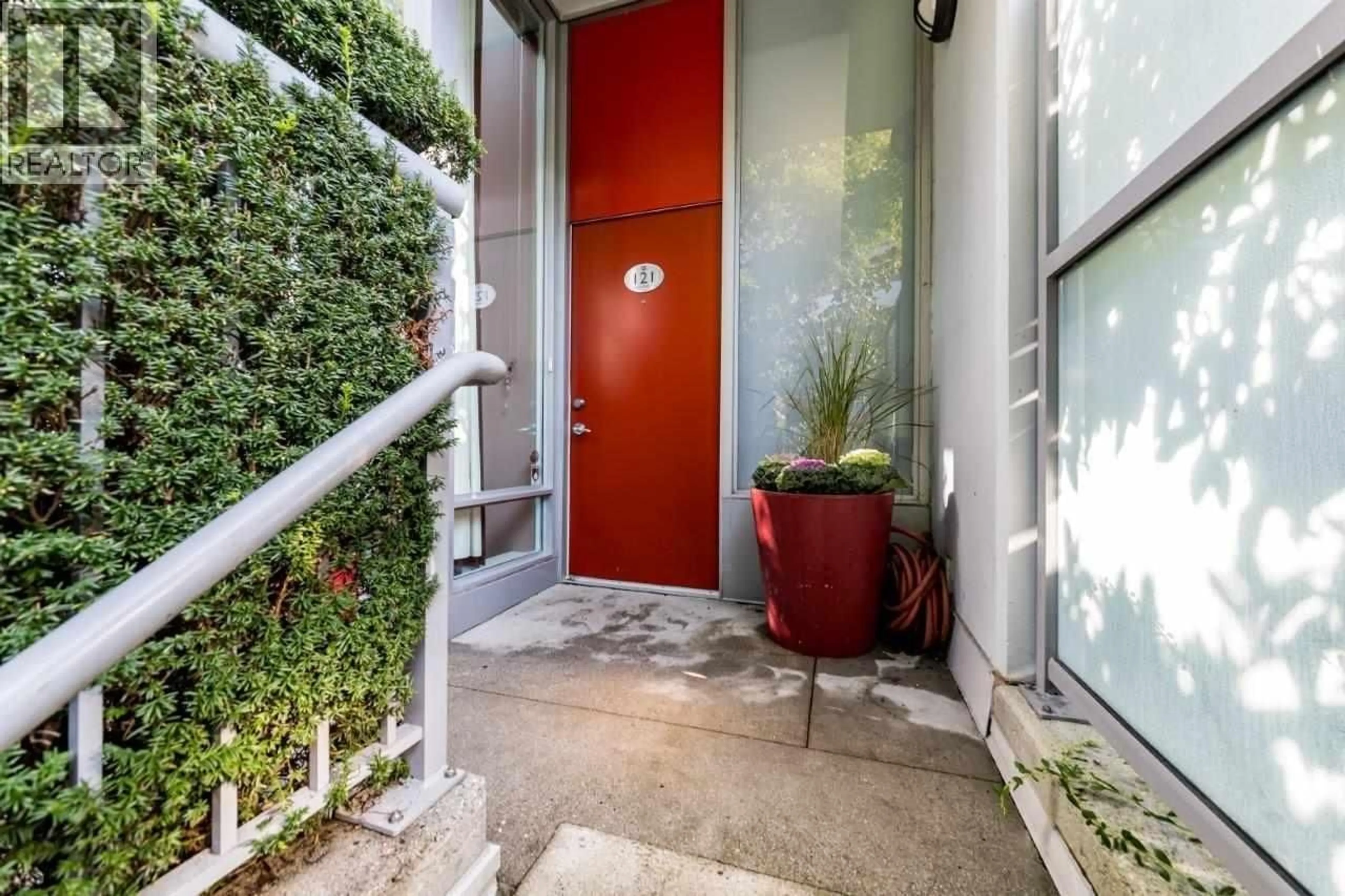 Indoor entryway for 121 WEST GEORGIA STREET, Vancouver British Columbia V6B1T9