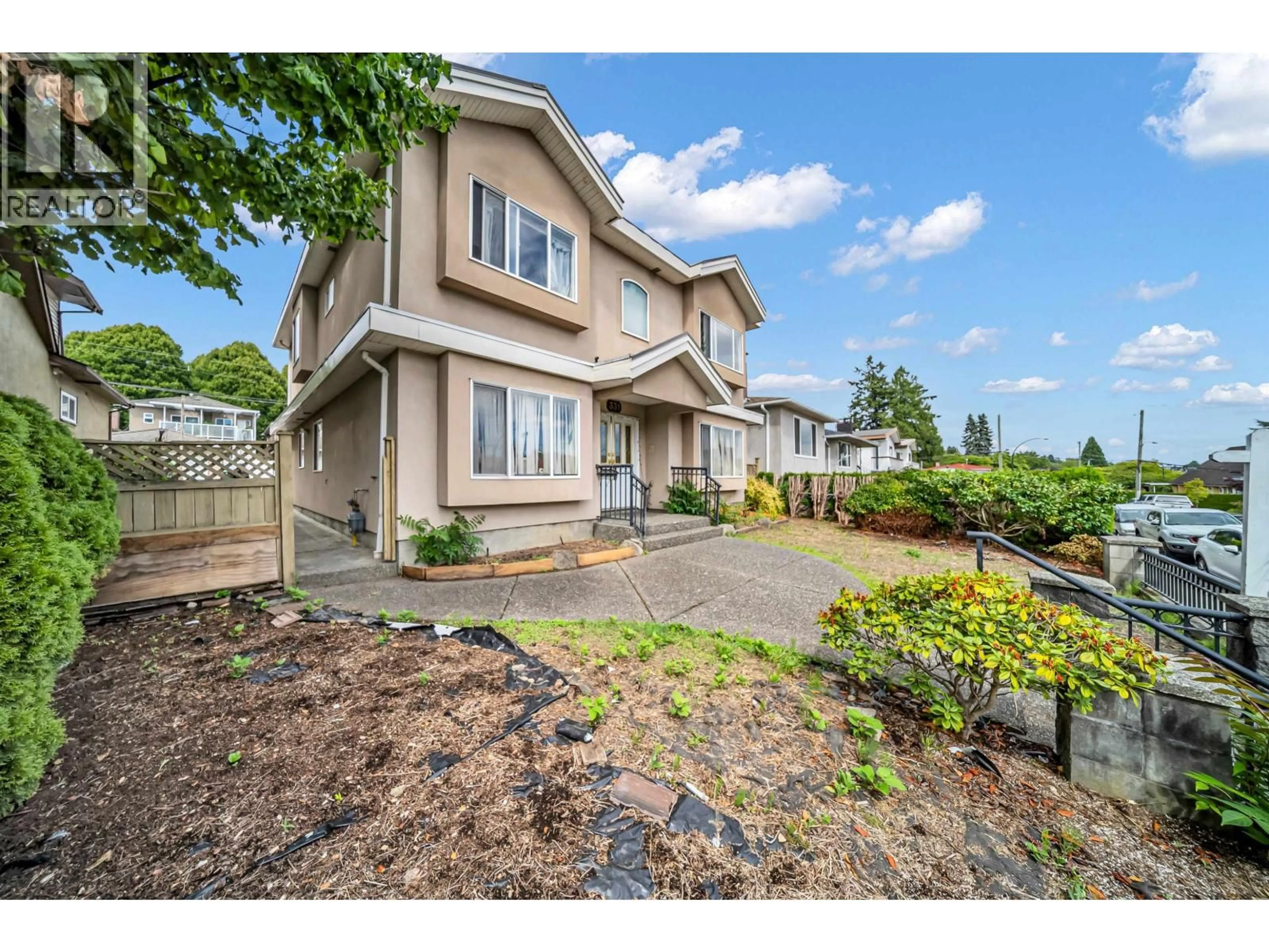 A pic from outside/outdoor area/front of a property/back of a property/a pic from drone, street for 331 61ST AVENUE, Vancouver British Columbia V5X2B5