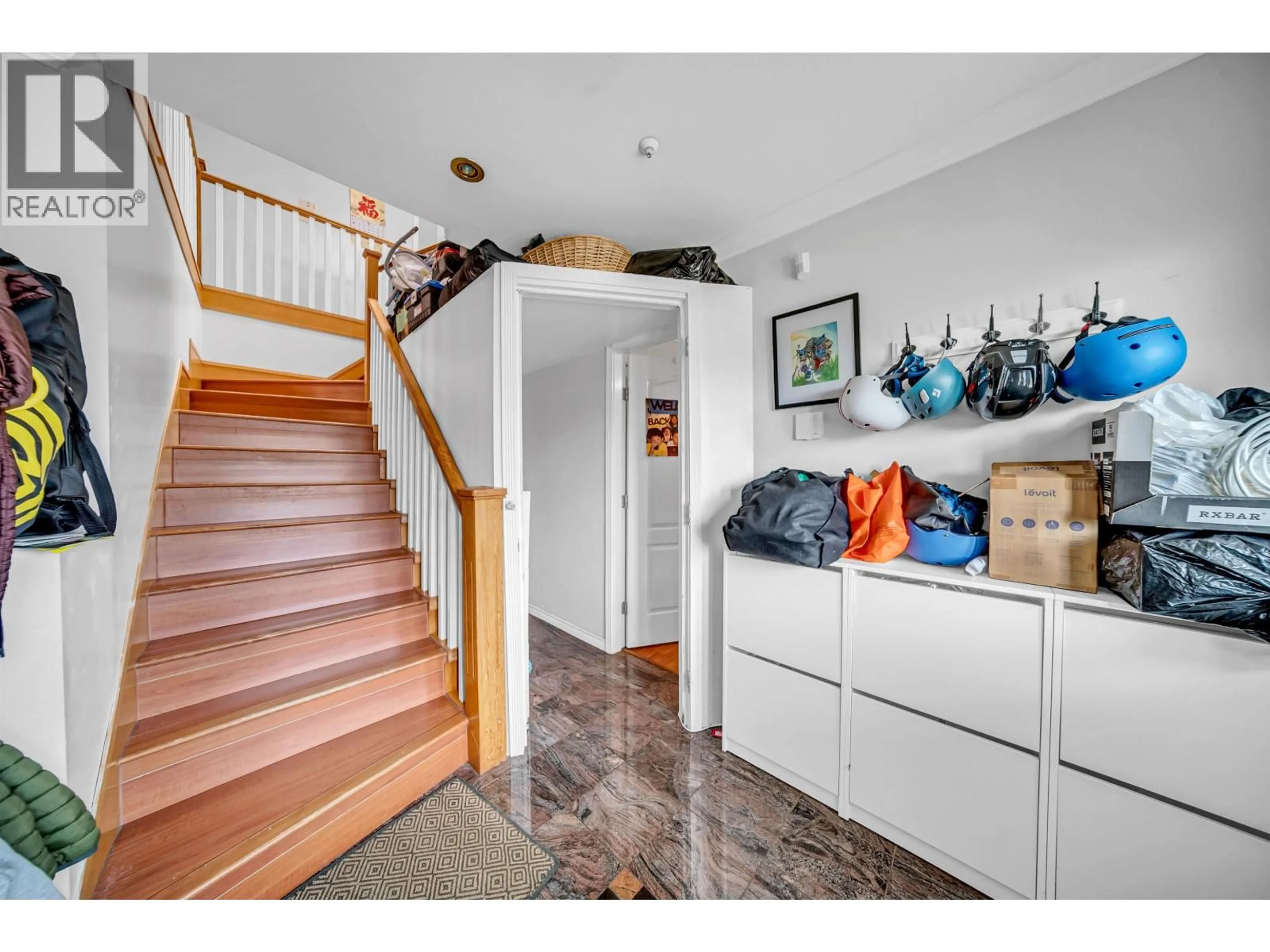 Indoor entryway for 331 61ST AVENUE, Vancouver British Columbia V5X2B5