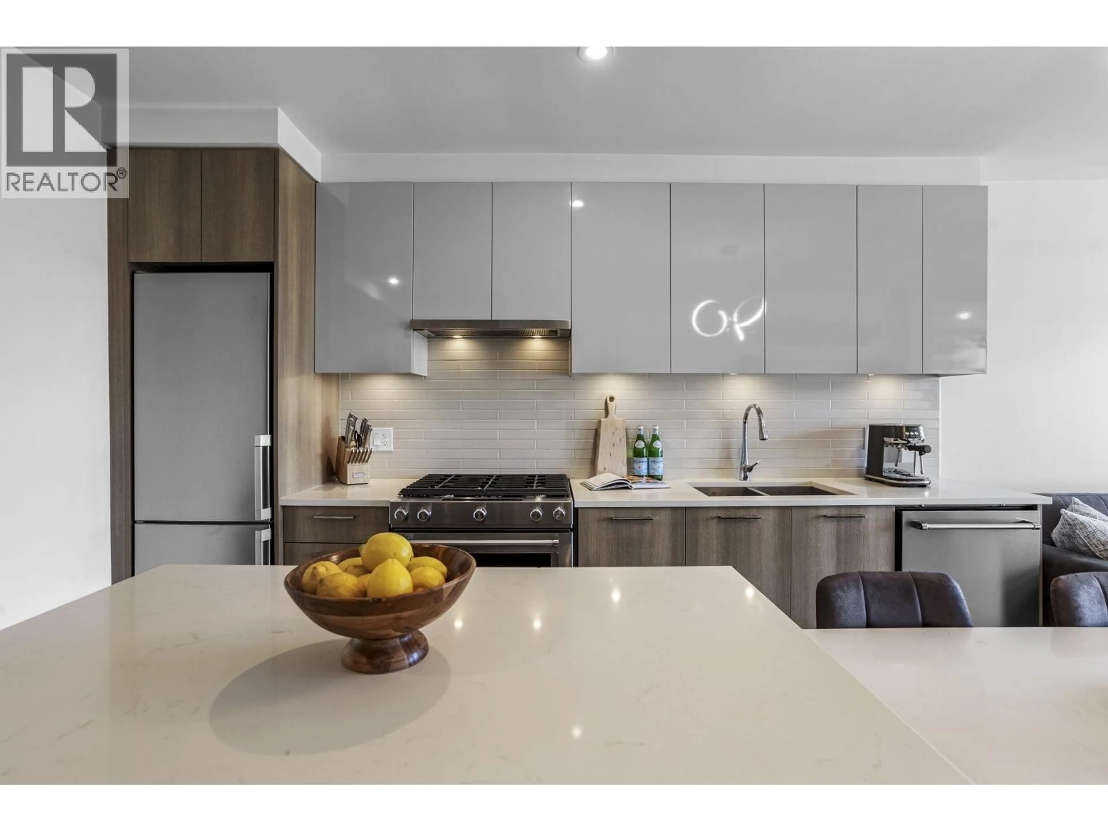 Contemporary kitchen, unknown for 803 - 258 NELSON'S COURT, New Westminster British Columbia V3L0J9