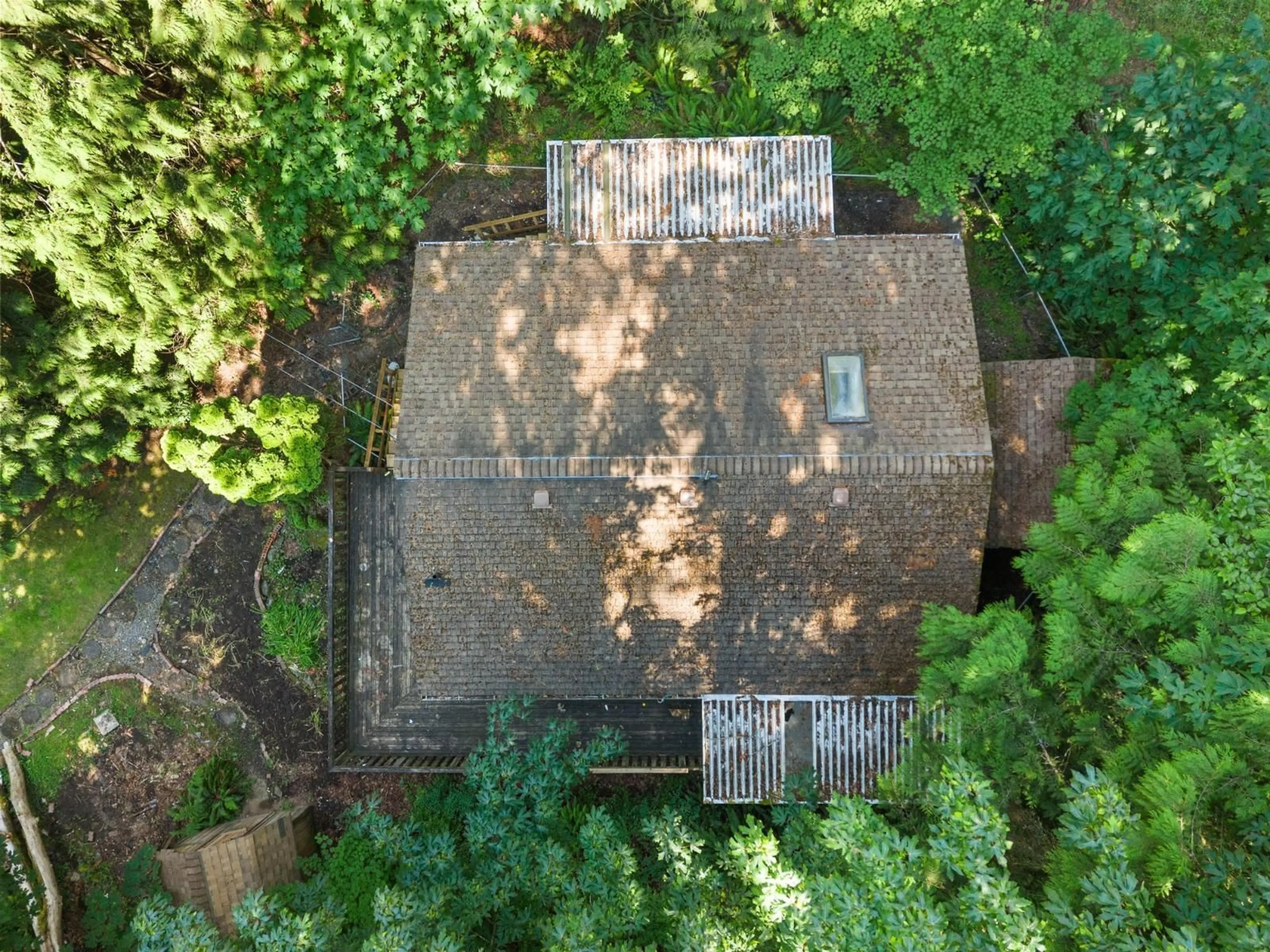 A pic from outside/outdoor area/front of a property/back of a property/a pic from drone, building for 3680 VANCE ROAD, Cultus Lake British Columbia V2R5A6
