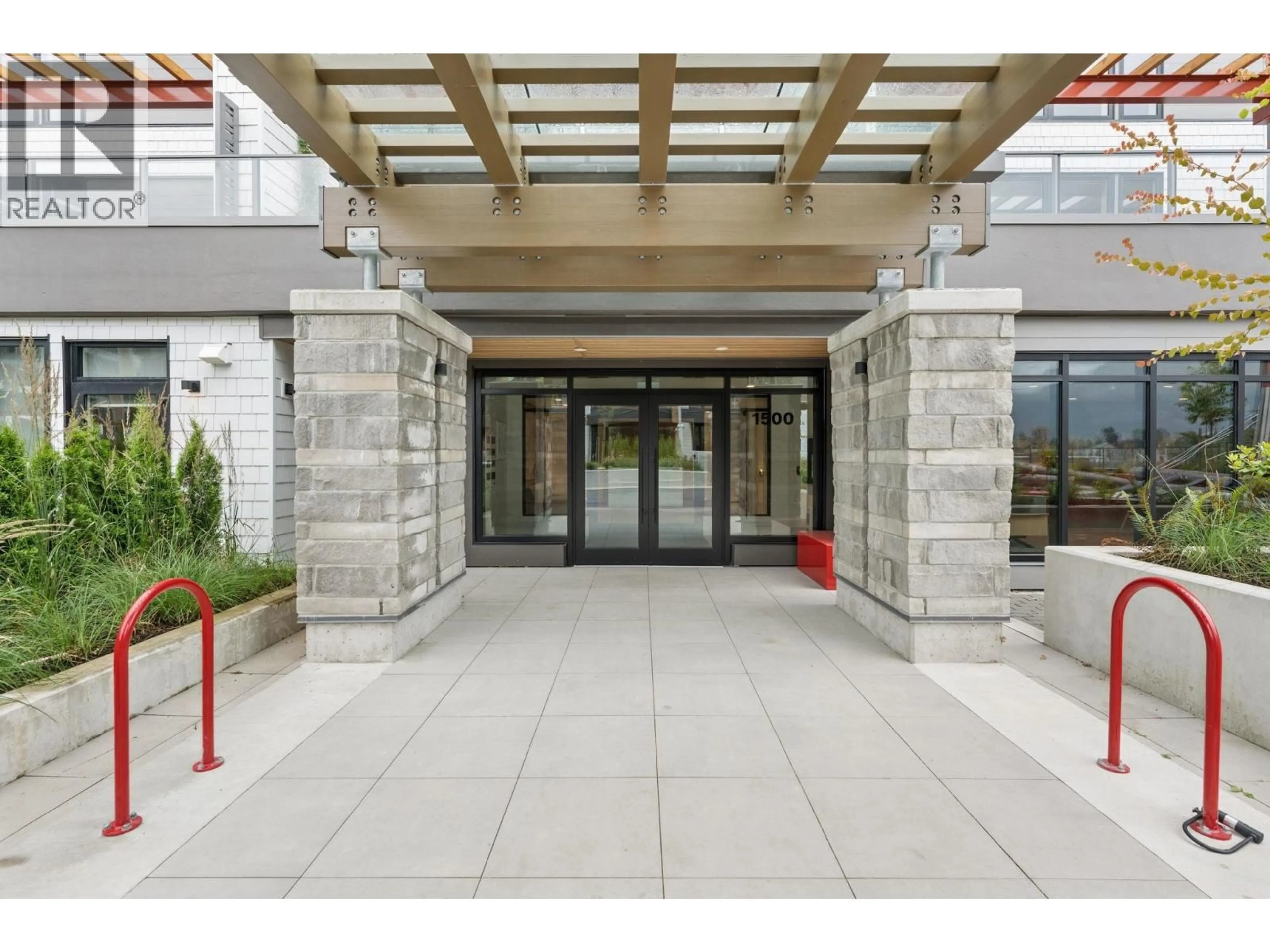 Indoor foyer for 421 - 1500 SCOTT CRESCENT, Squamish British Columbia V8B1G5