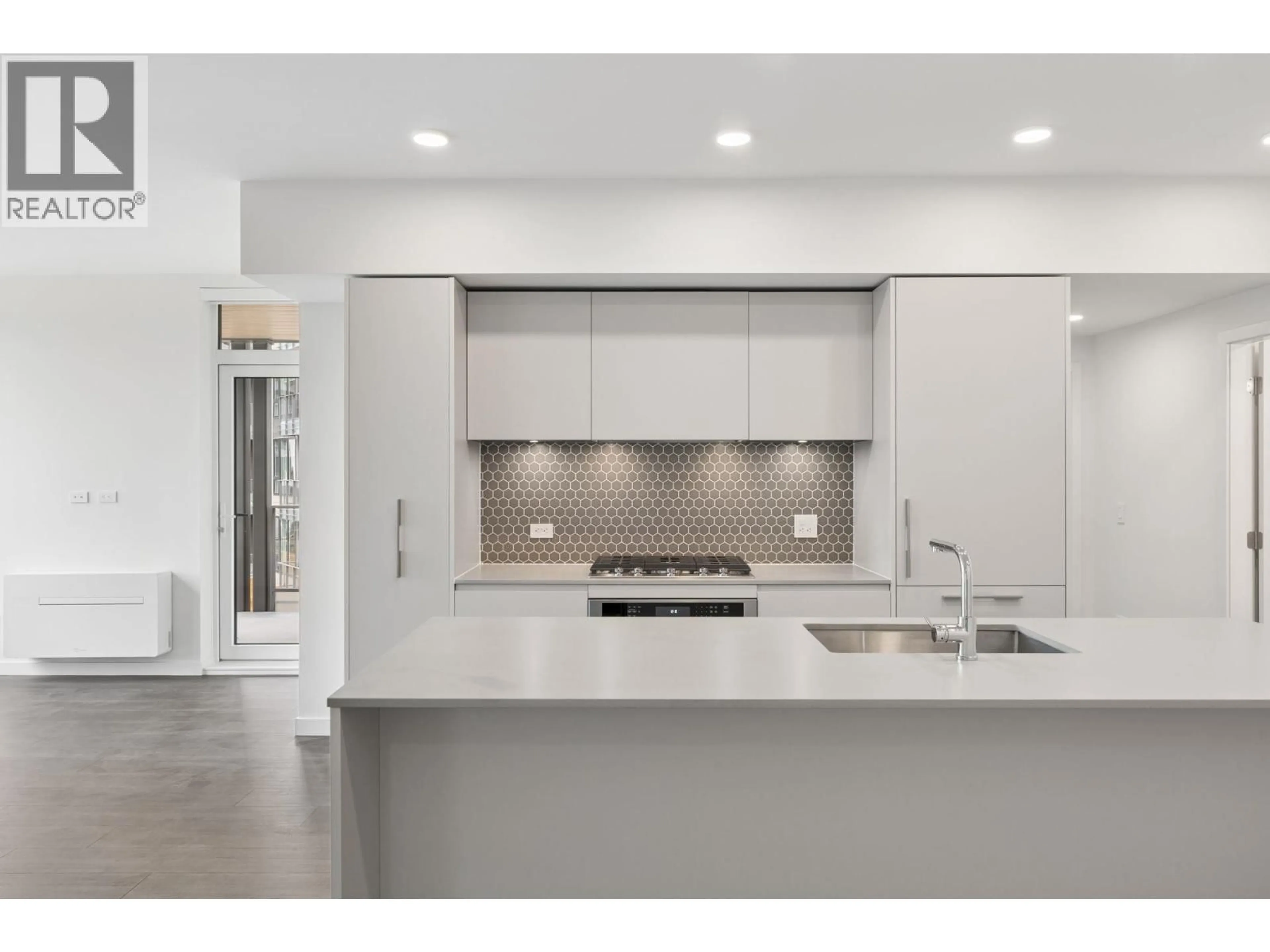 Open concept kitchen, ceramic/tile floor for 421 - 1500 SCOTT CRESCENT, Squamish British Columbia V8B1G5