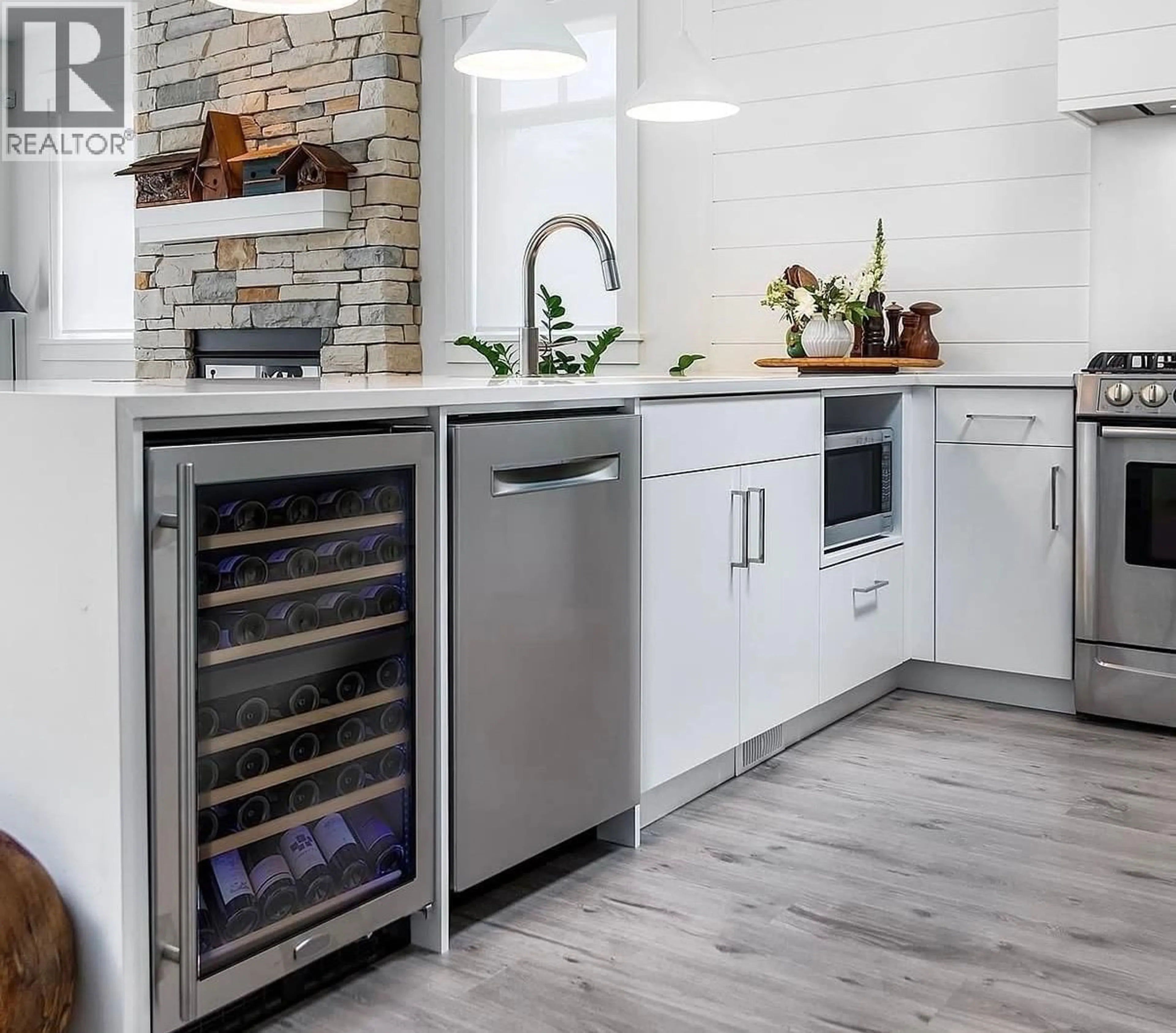 Contemporary kitchen, ceramic/tile floor for 2985 STRANGWAY PLACE, Squamish British Columbia V8B0P8