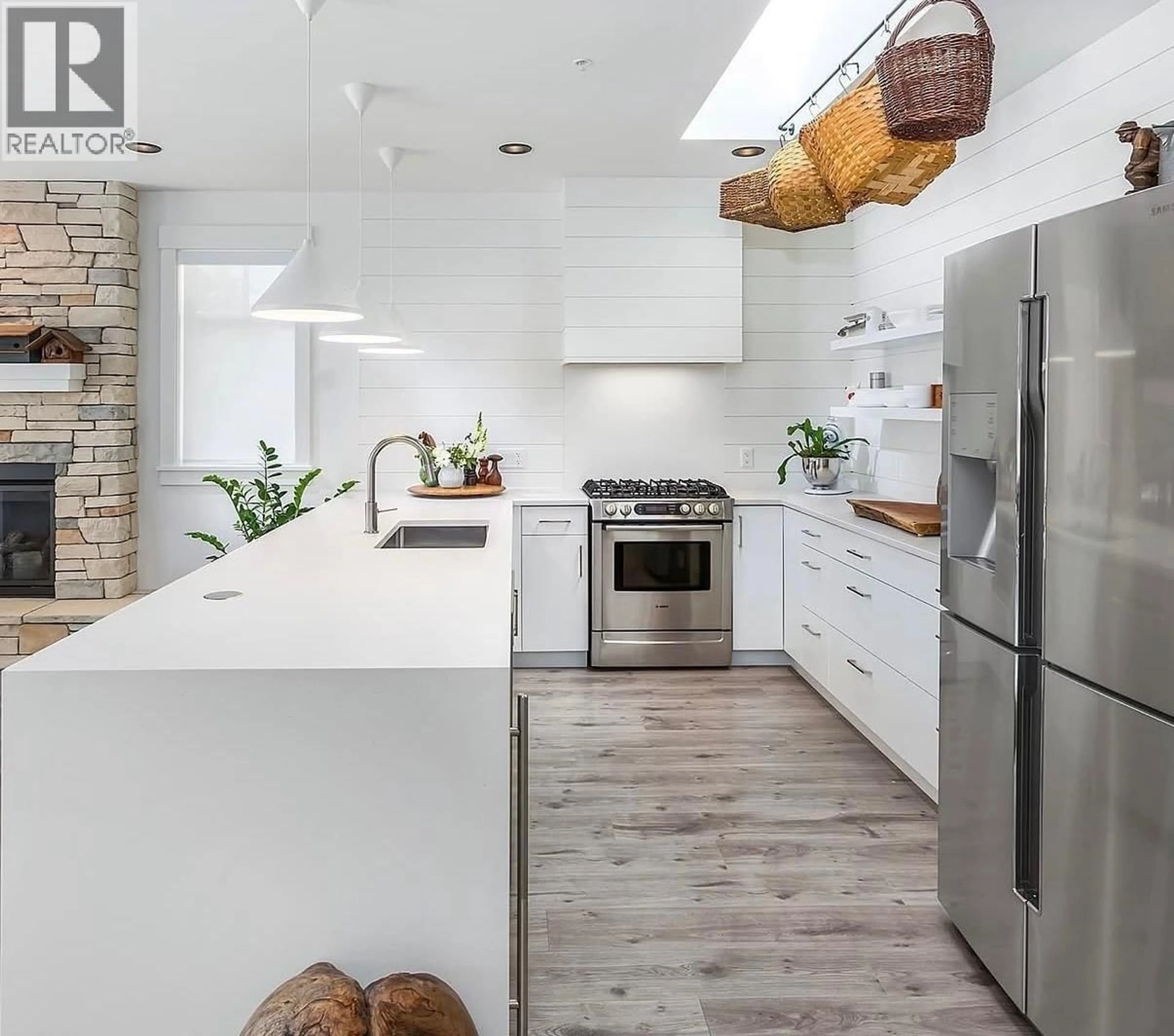 Open concept kitchen, unknown for 2985 STRANGWAY PLACE, Squamish British Columbia V8B0P8