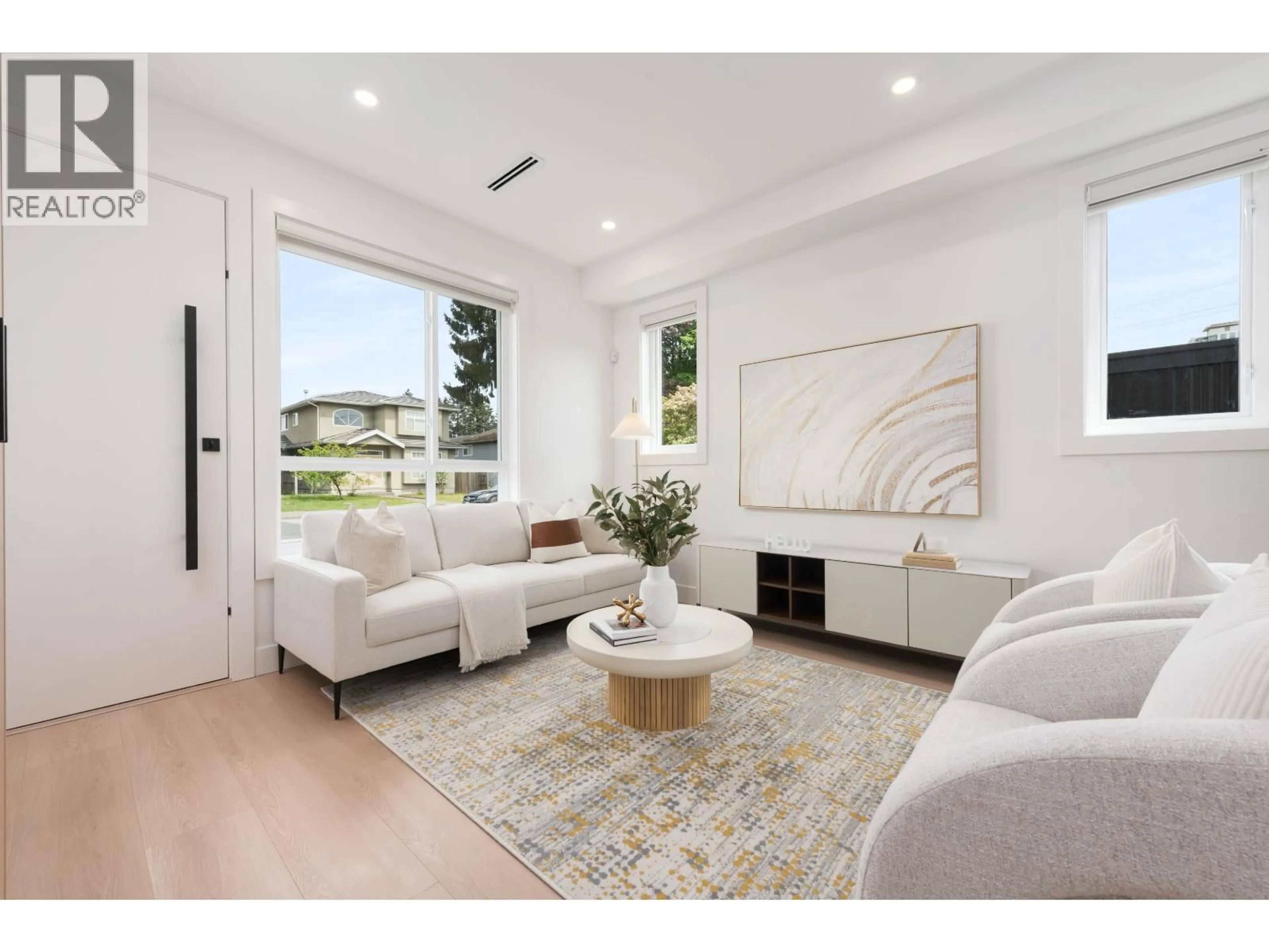 Living room with furniture, unknown for 3 - 6808 ELWELL STREET, Burnaby British Columbia V5E1K1