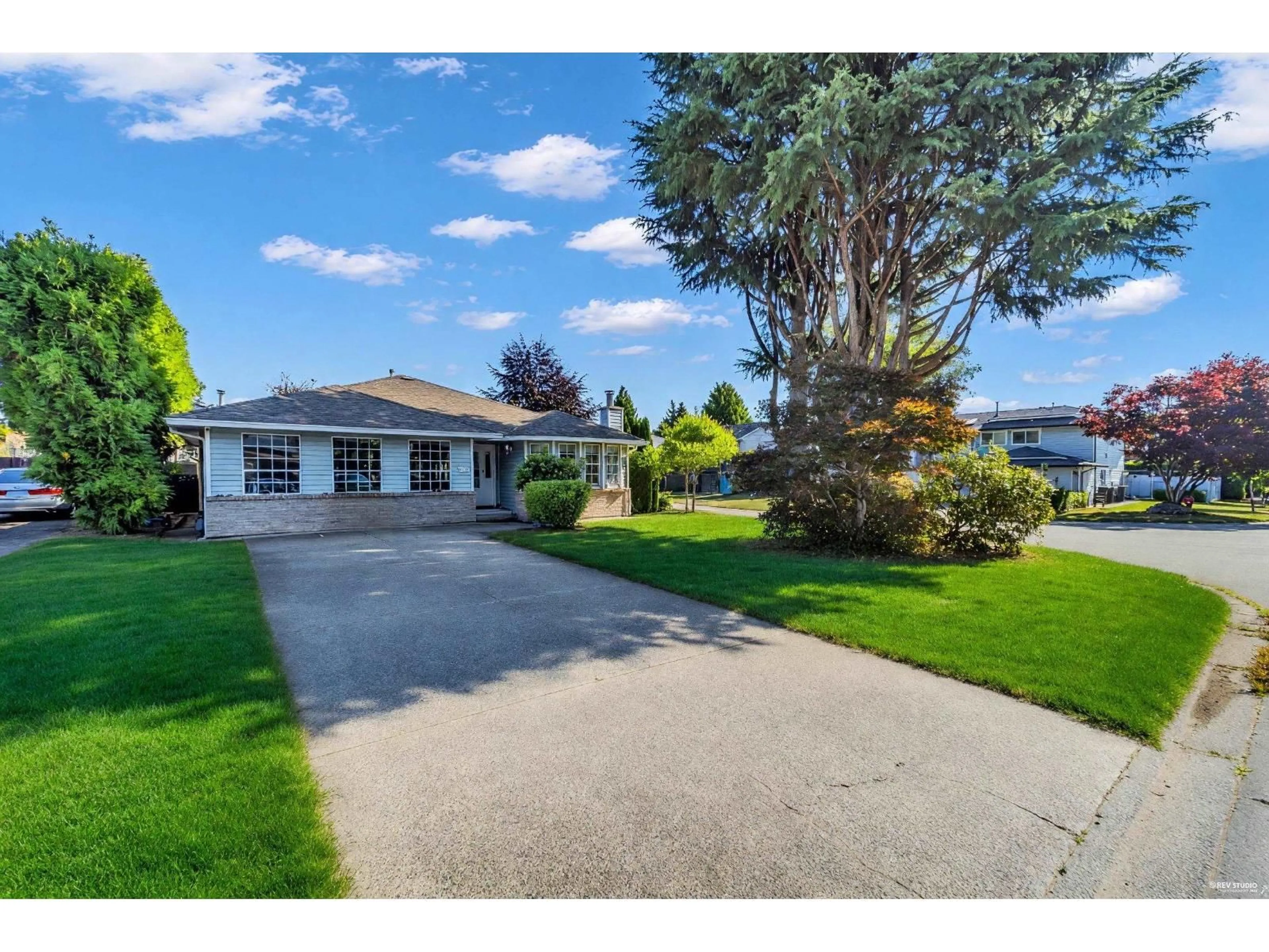 A pic from outside/outdoor area/front of a property/back of a property/a pic from drone, street for 15447 92A AVENUE, Surrey British Columbia V3R9B2