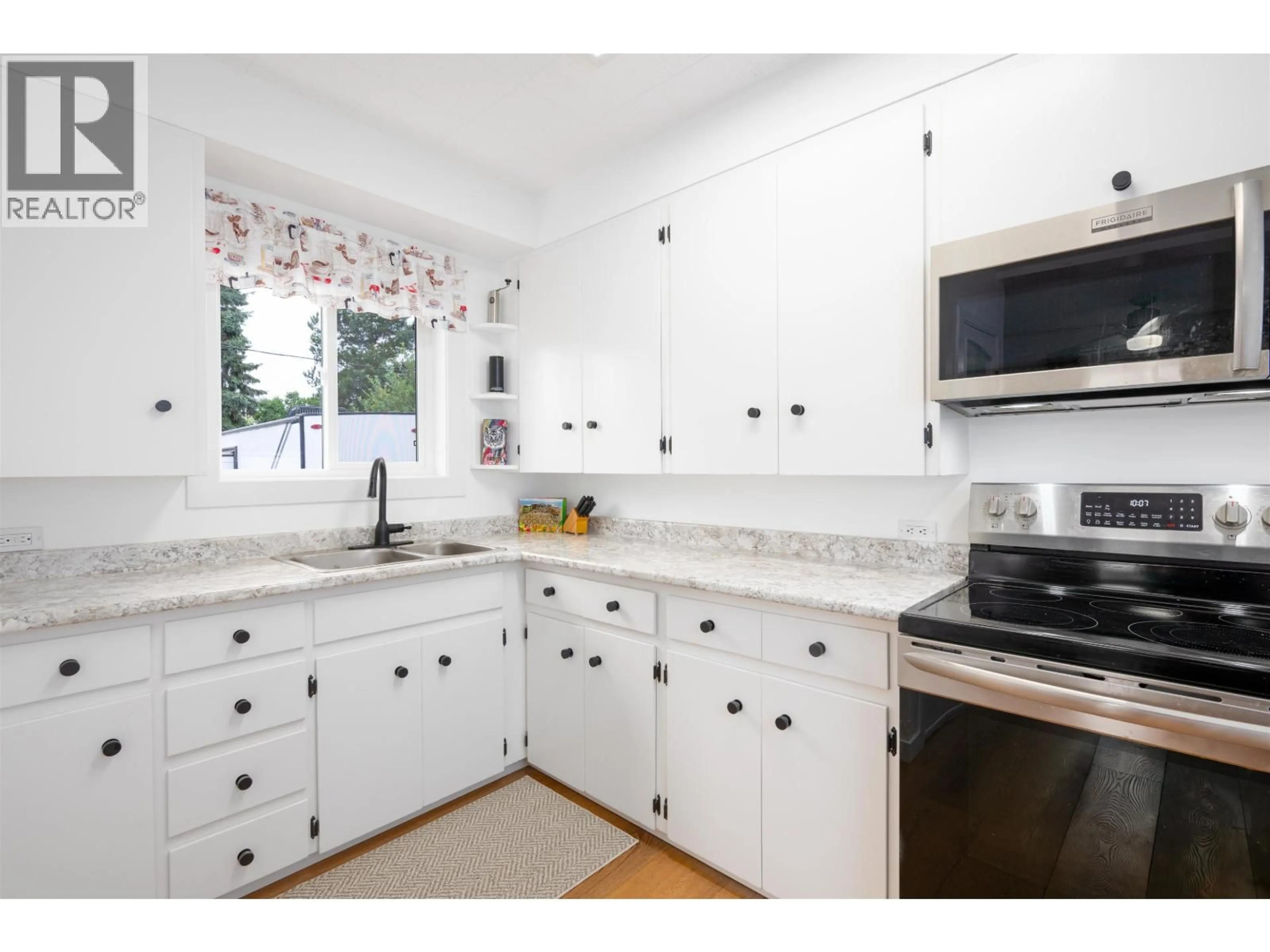 Standard kitchen, ceramic/tile floor for 591 DOUGLAS STREET, Prince George British Columbia V2M2M5