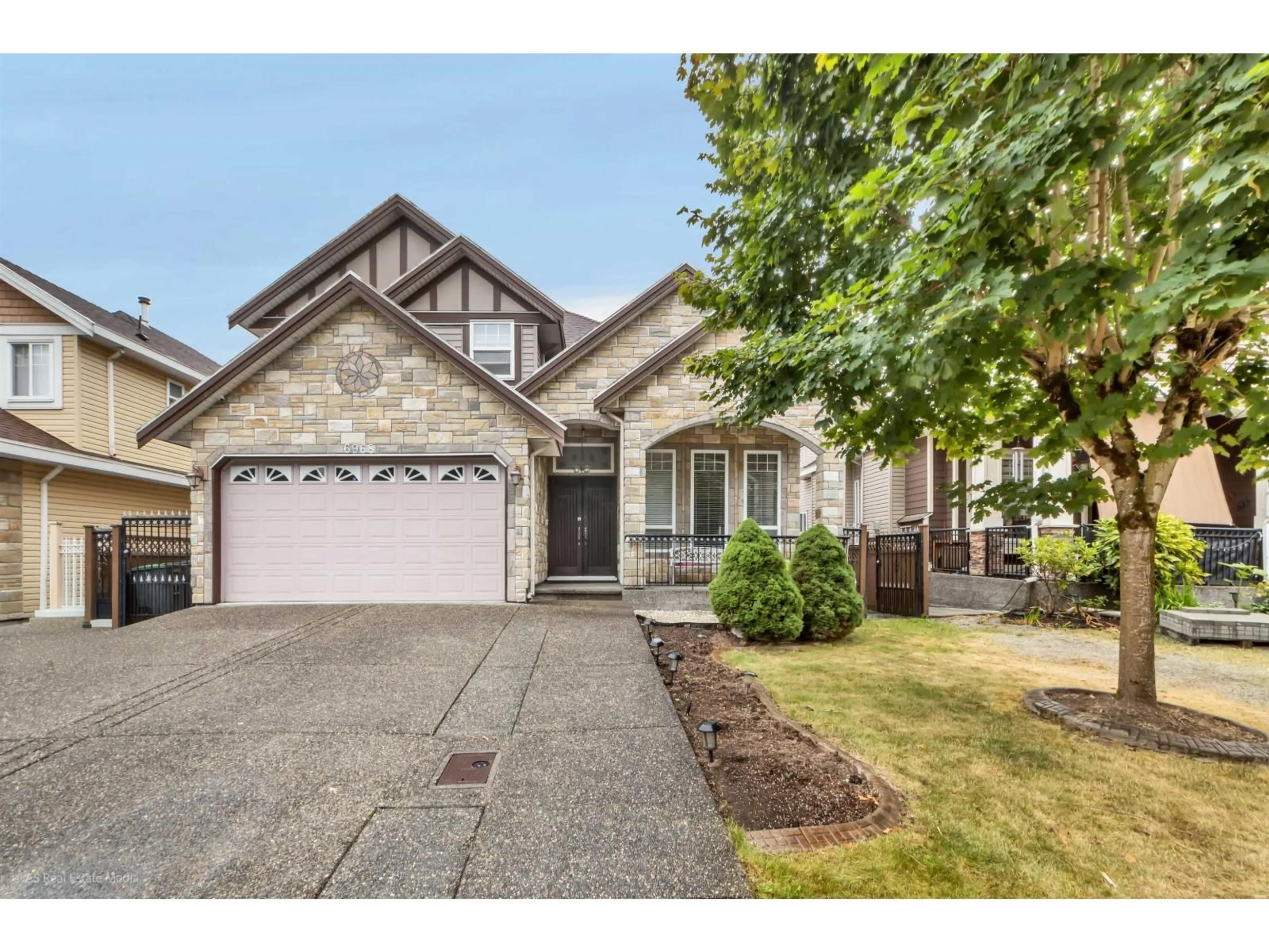 Home with vinyl exterior material, street for 6968 151A STREET, Surrey British Columbia V3W3T1