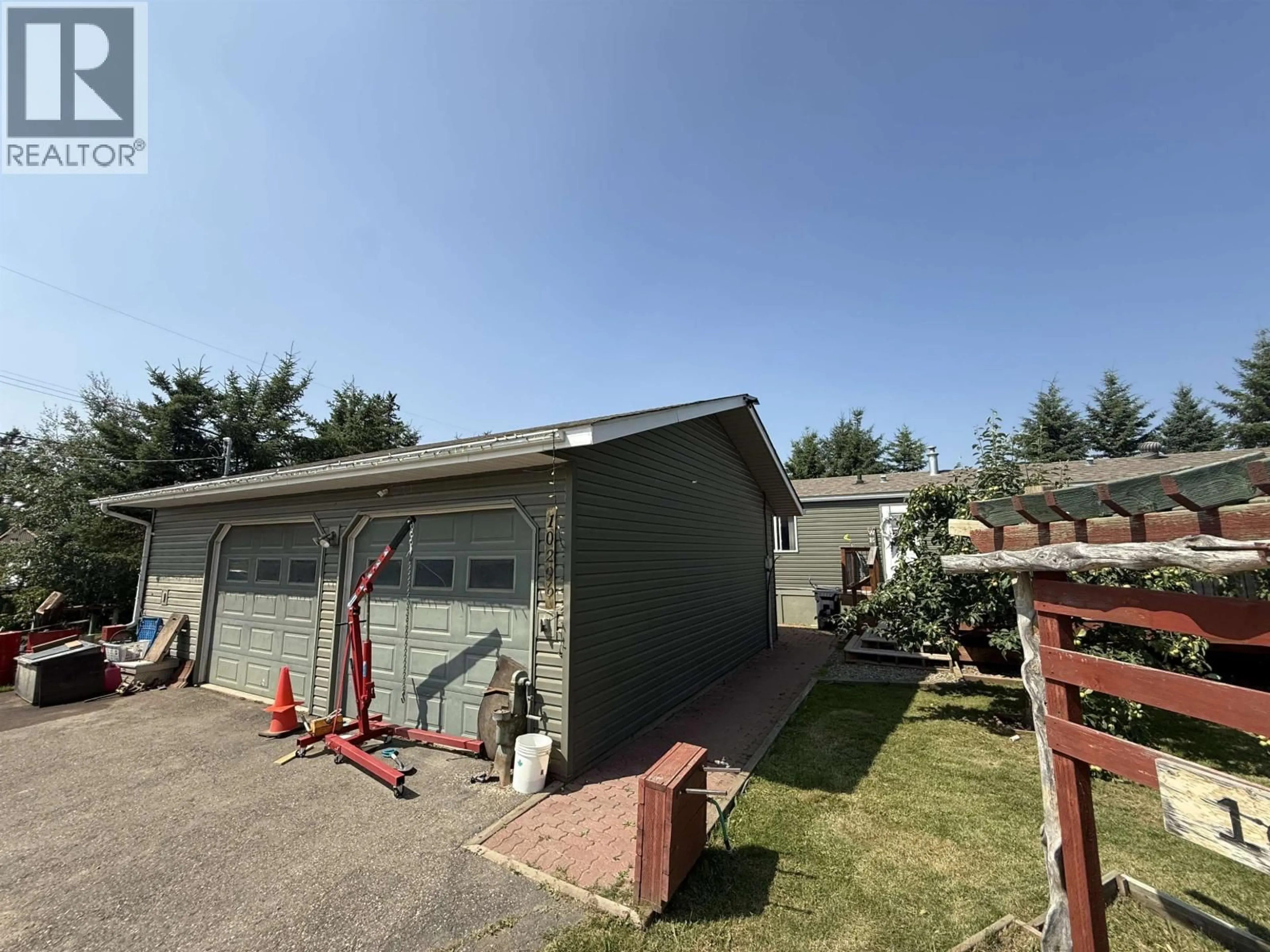 A pic from outside/outdoor area/front of a property/back of a property/a pic from drone, unknown for 10296 101 STREET, Taylor British Columbia V0C2K0