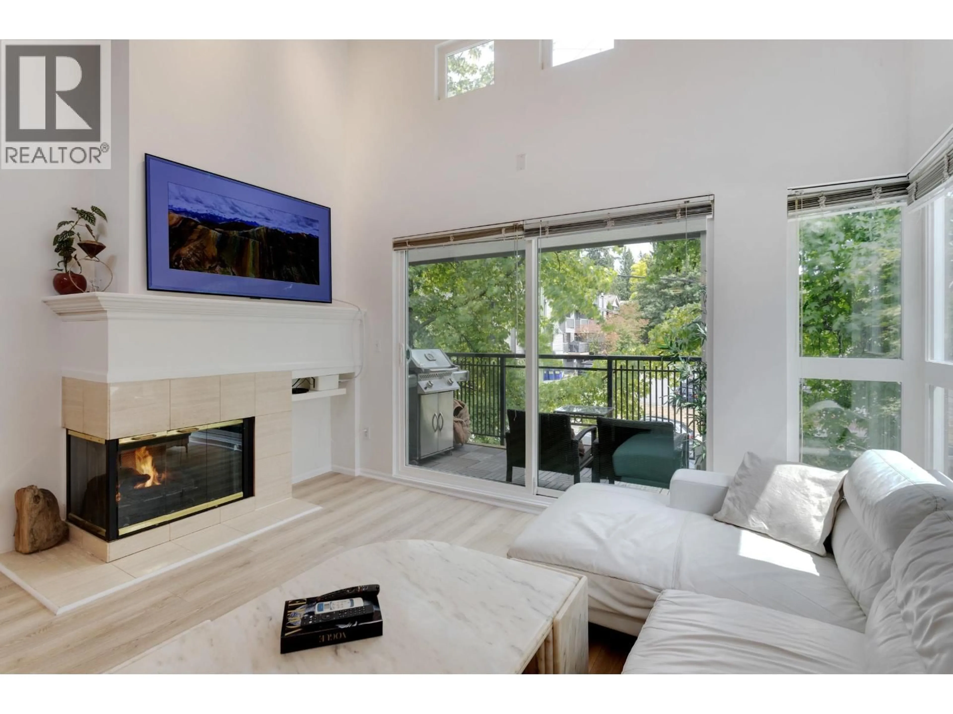 Living room with furniture, unknown for 403 - 106 KINGS ROAD, North Vancouver British Columbia V7N2L8