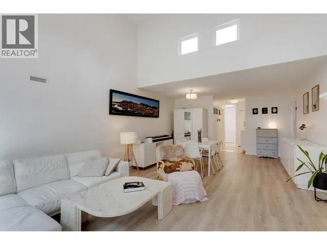 403 - 106 KINGS ROAD, North Vancouver 5