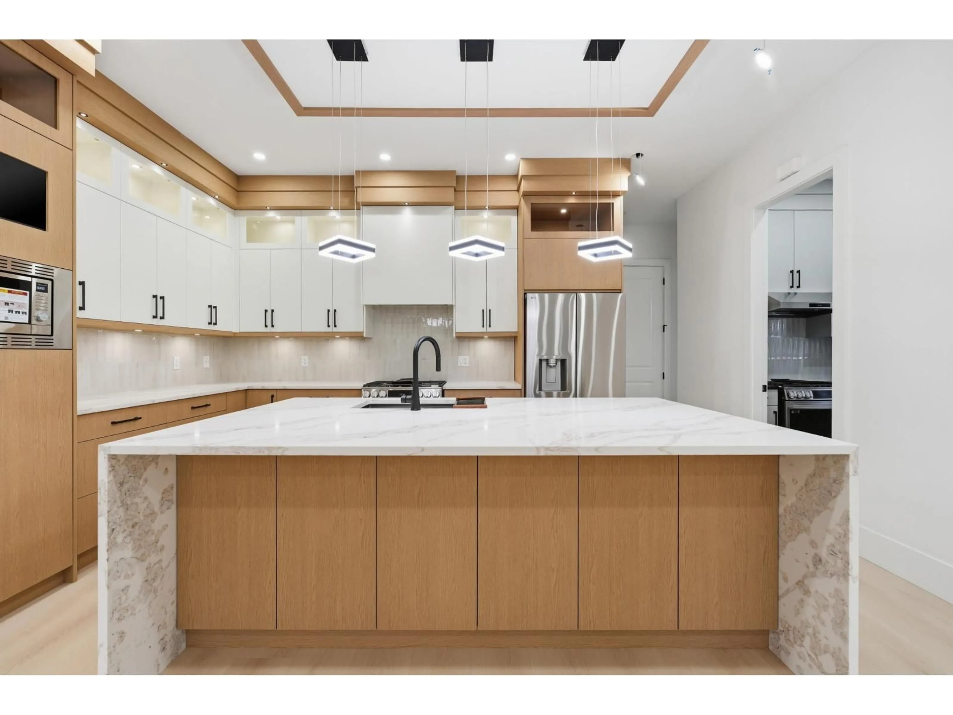 Contemporary kitchen, ceramic/tile floor for 2 - 9550 126 STREET, Surrey British Columbia V3V5C8