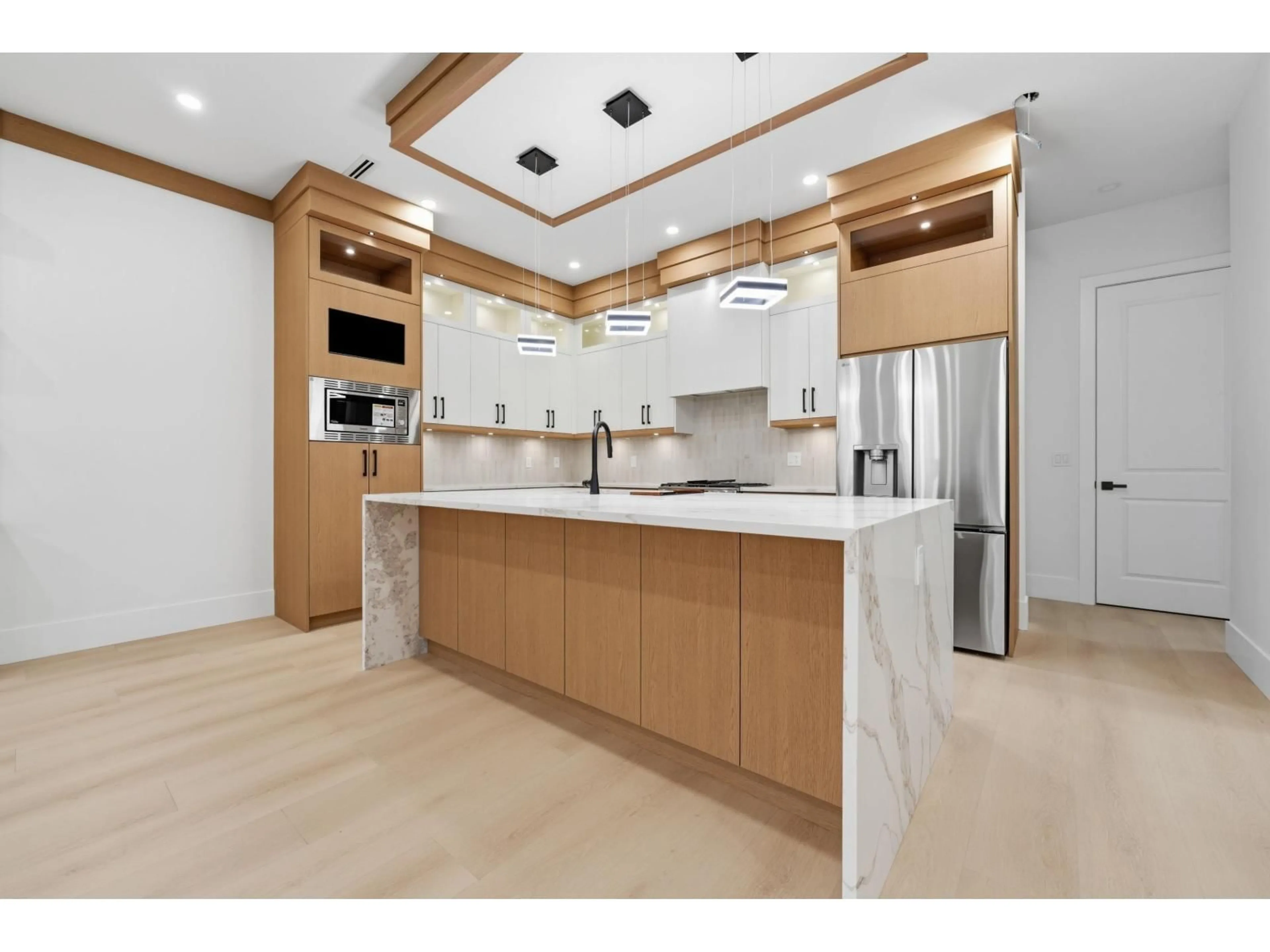 Open concept kitchen, ceramic/tile floor for 2 - 9550 126 STREET, Surrey British Columbia V3V5C8