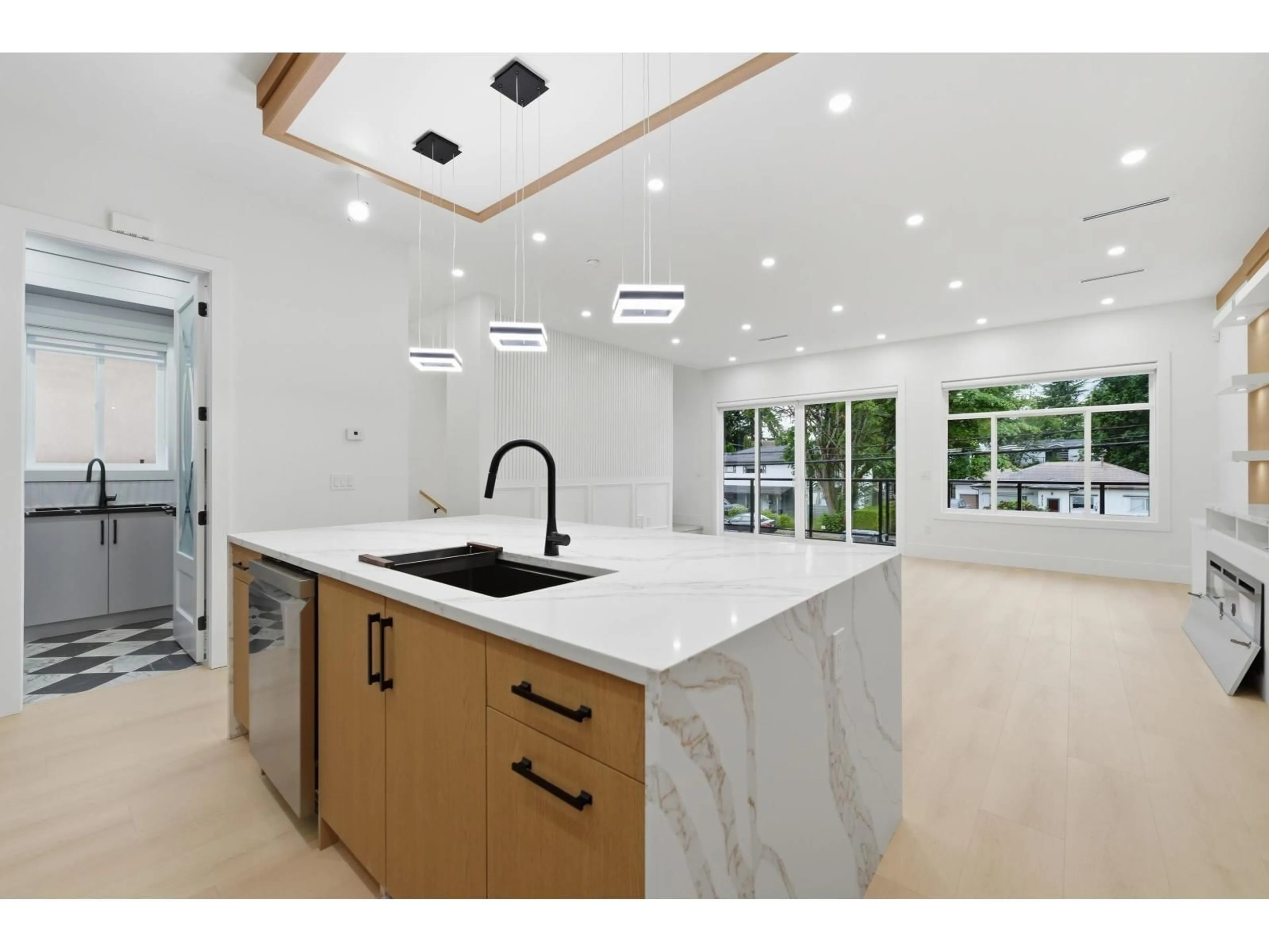 Open concept kitchen, ceramic/tile floor for 2 - 9550 126 STREET, Surrey British Columbia V3V5C8