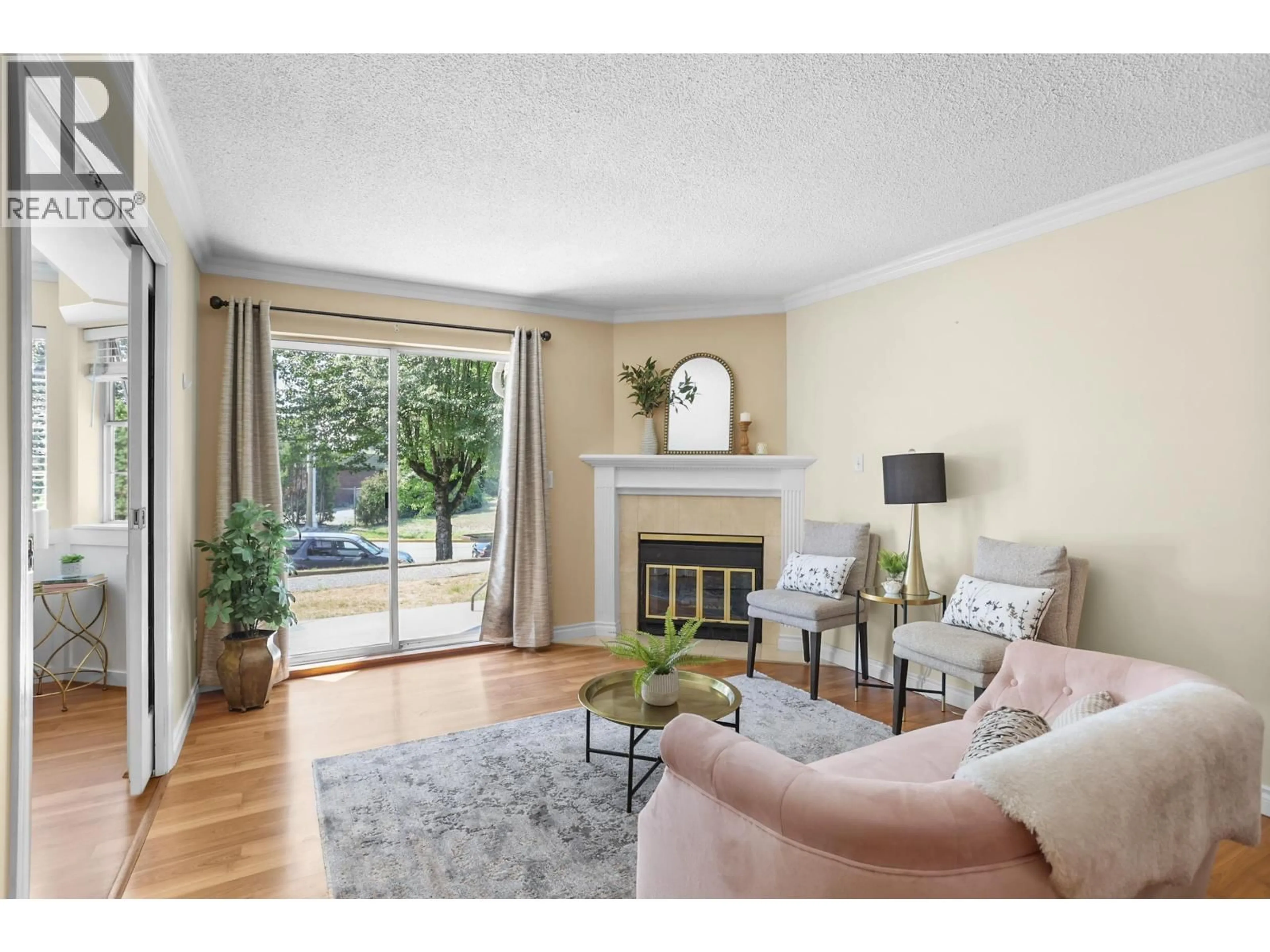 Living room with furniture, wood/laminate floor for 117 - 11510 225 STREET, Maple Ridge British Columbia V2X9Y3