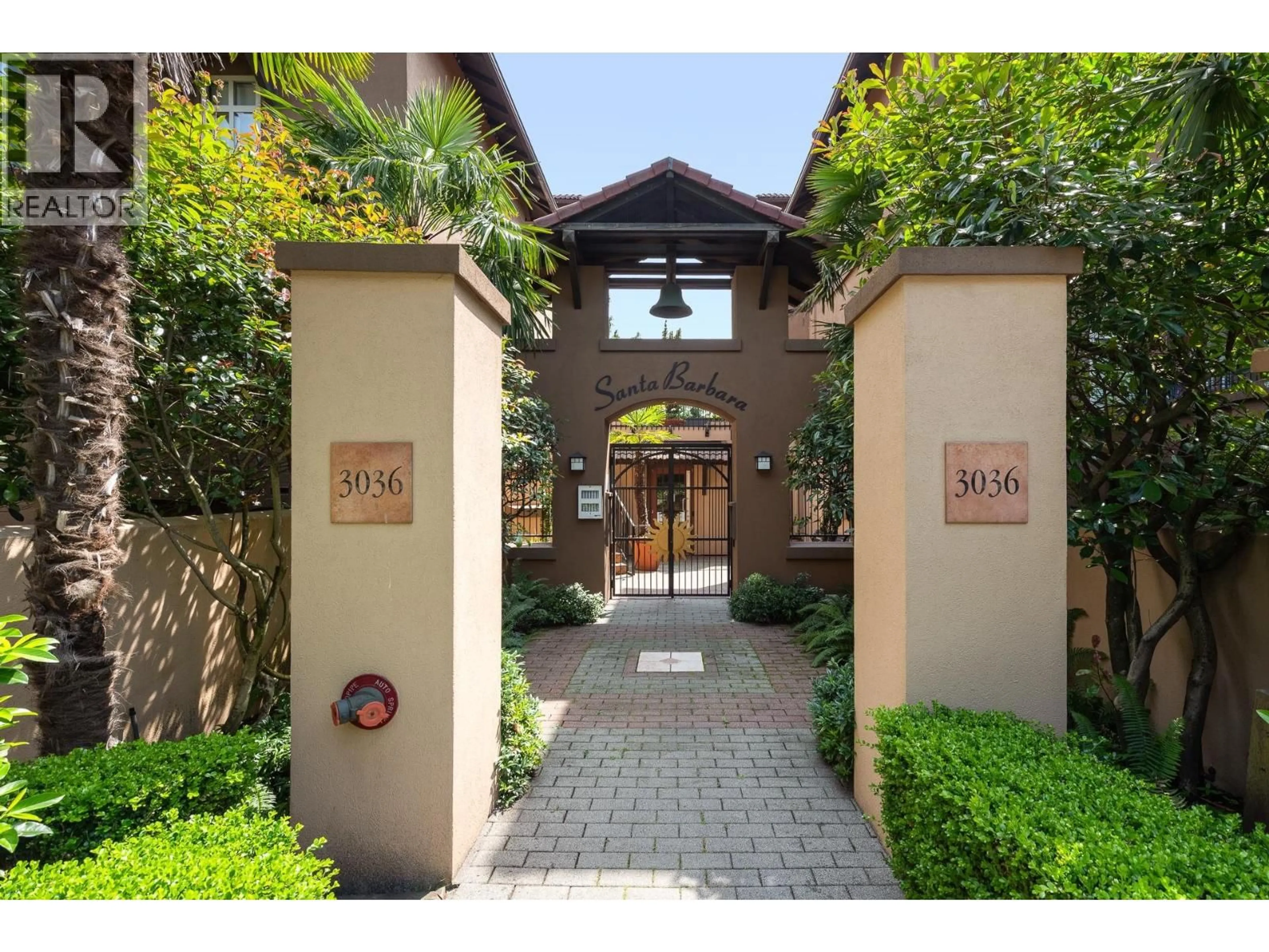 Indoor foyer for 26 - 3036 4 AVENUE, Vancouver British Columbia V6K1R4