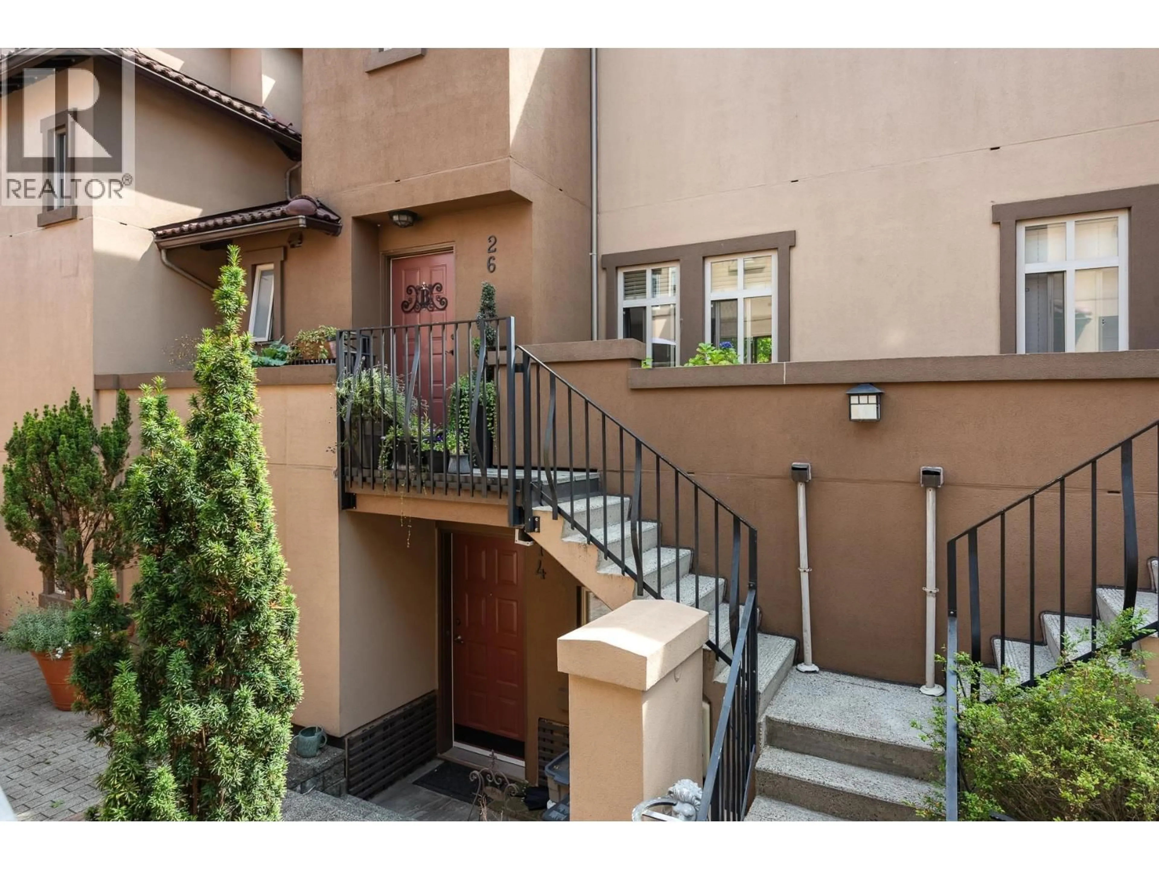 Indoor entryway for 26 - 3036 4 AVENUE, Vancouver British Columbia V6K1R4