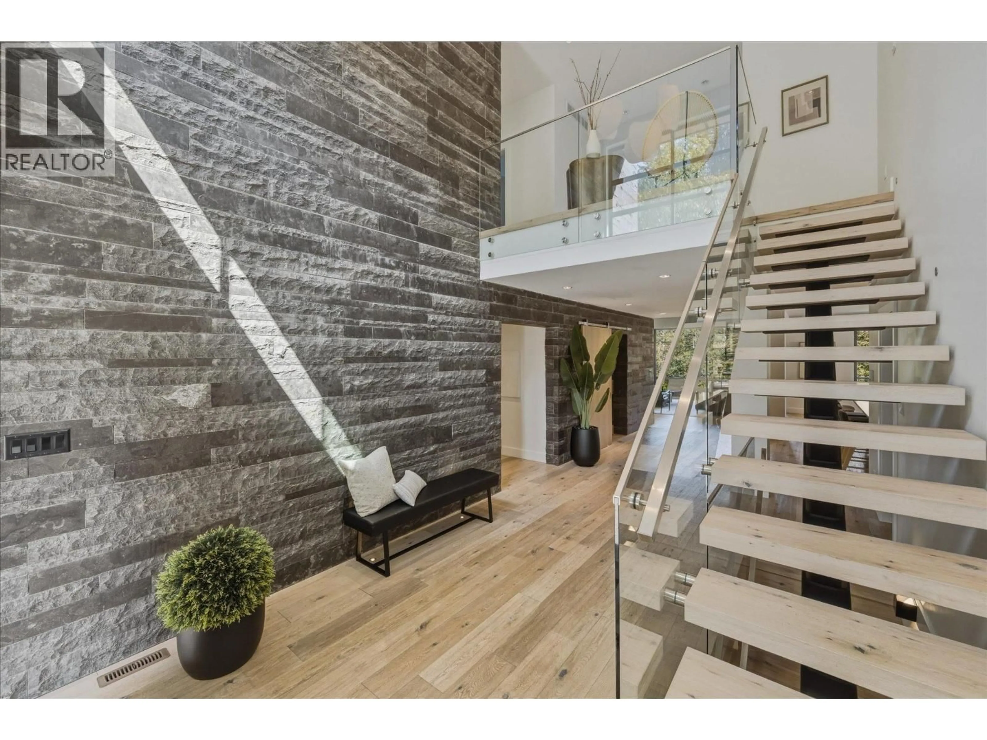 Indoor entryway for 8206 MOUNTAIN VIEW DRIVE, Whistler British Columbia V8E0G3