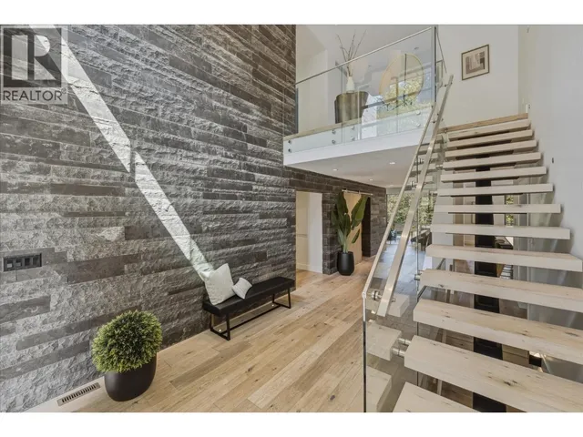 8206 MOUNTAIN VIEW DRIVE, Whistler 5