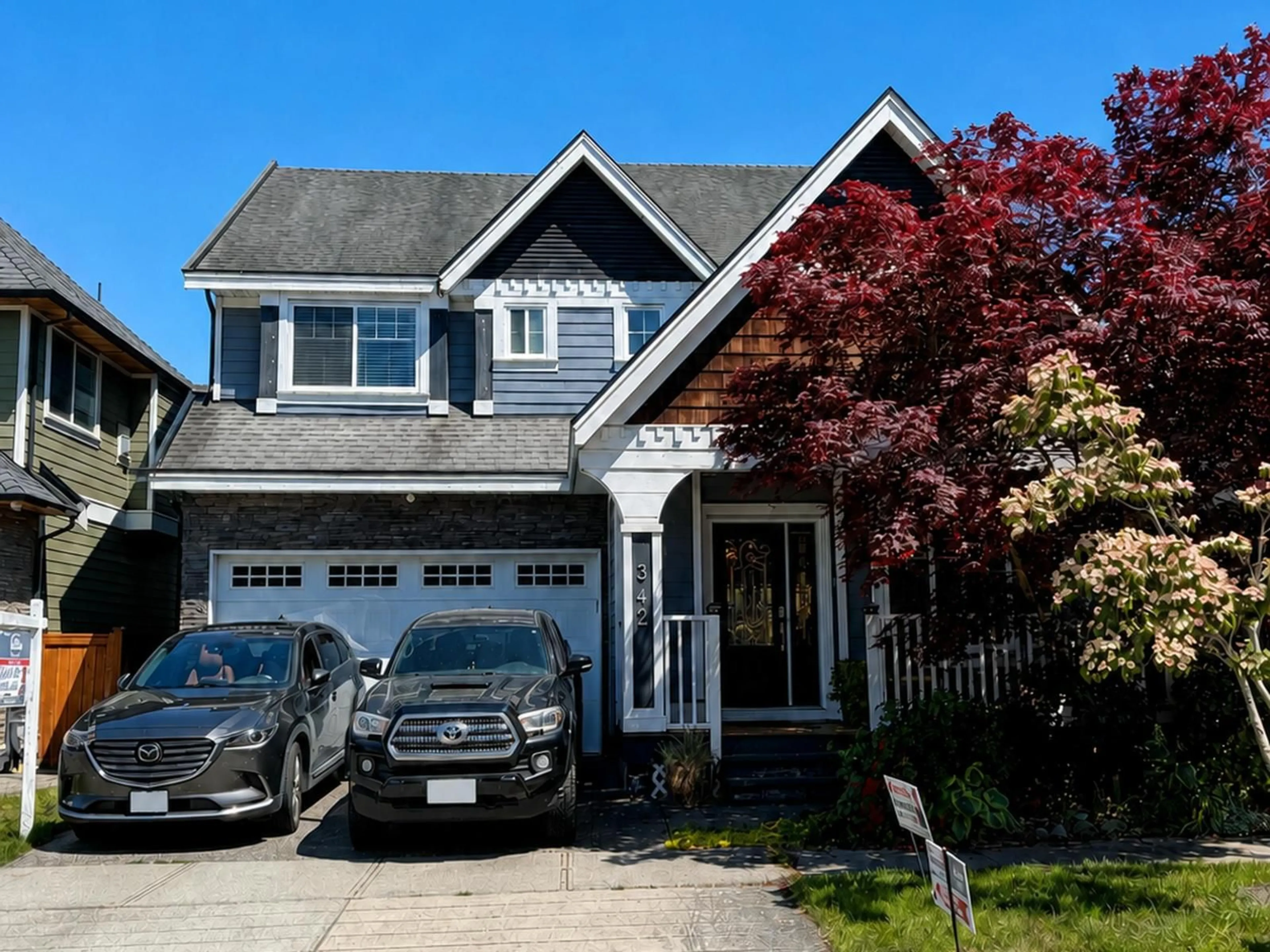 Home with vinyl exterior material, street for 342 173A STREET, Surrey British Columbia V3Z2N7
