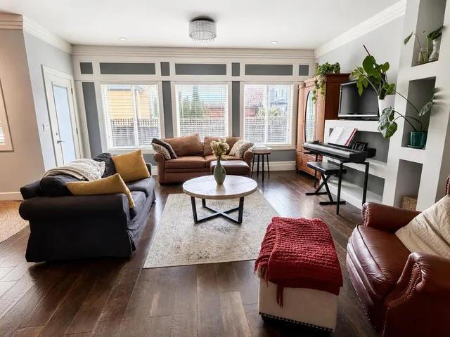 342 173A STREET, Surrey 5