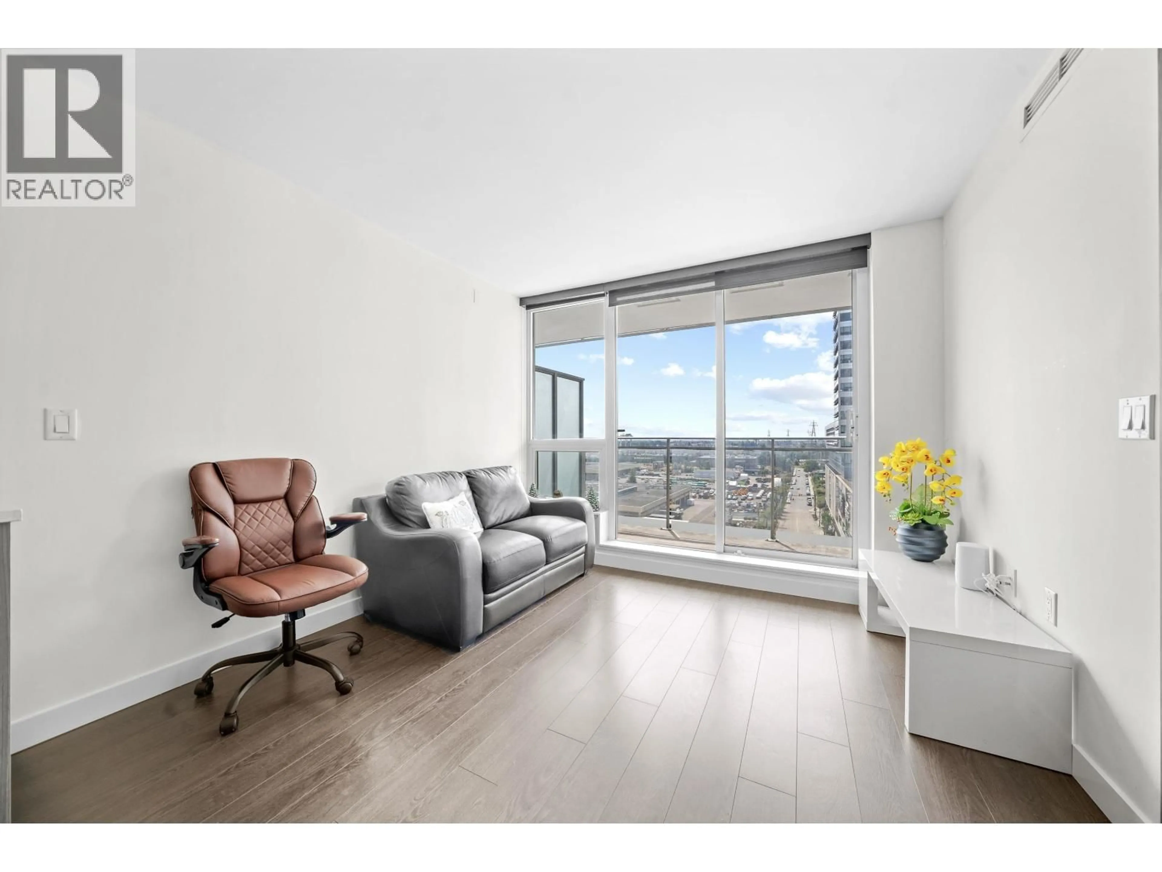 Living room with furniture, wood/laminate floor for 1107 - 433 MARINE DRIVE, West Vancouver British Columbia V5X0H5