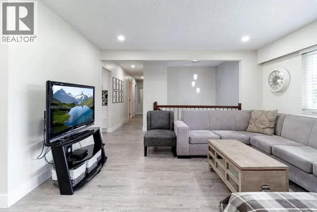 3762 WELLINGTON STREET, Port Coquitlam 2