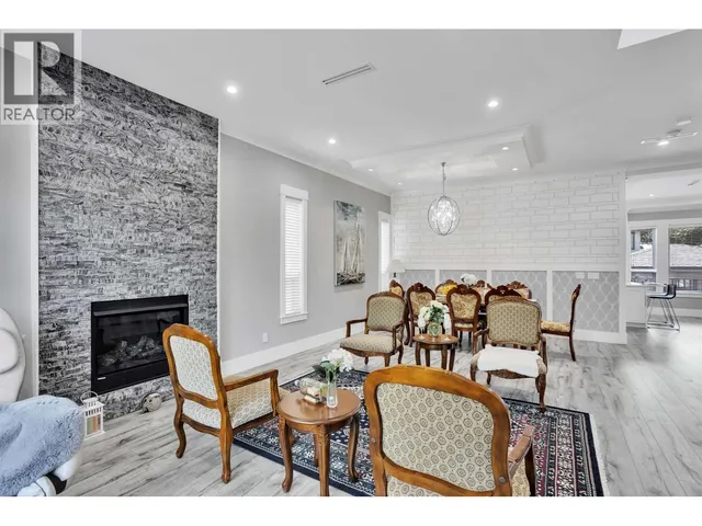 7158 HASTINGS STREET, Burnaby 5