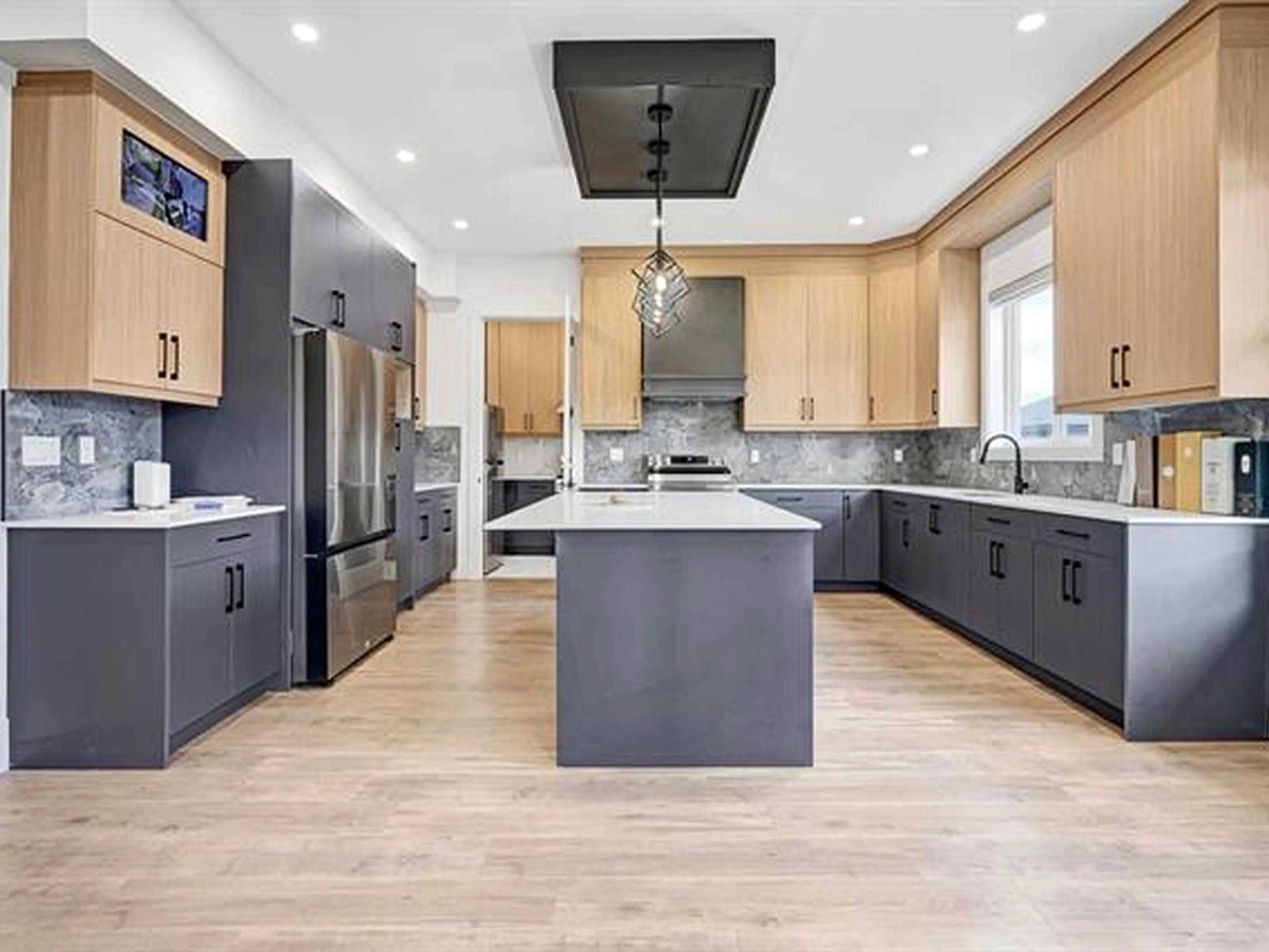 Contemporary kitchen, unknown for 14739 62 AVENUE, Surrey British Columbia V3S6N4