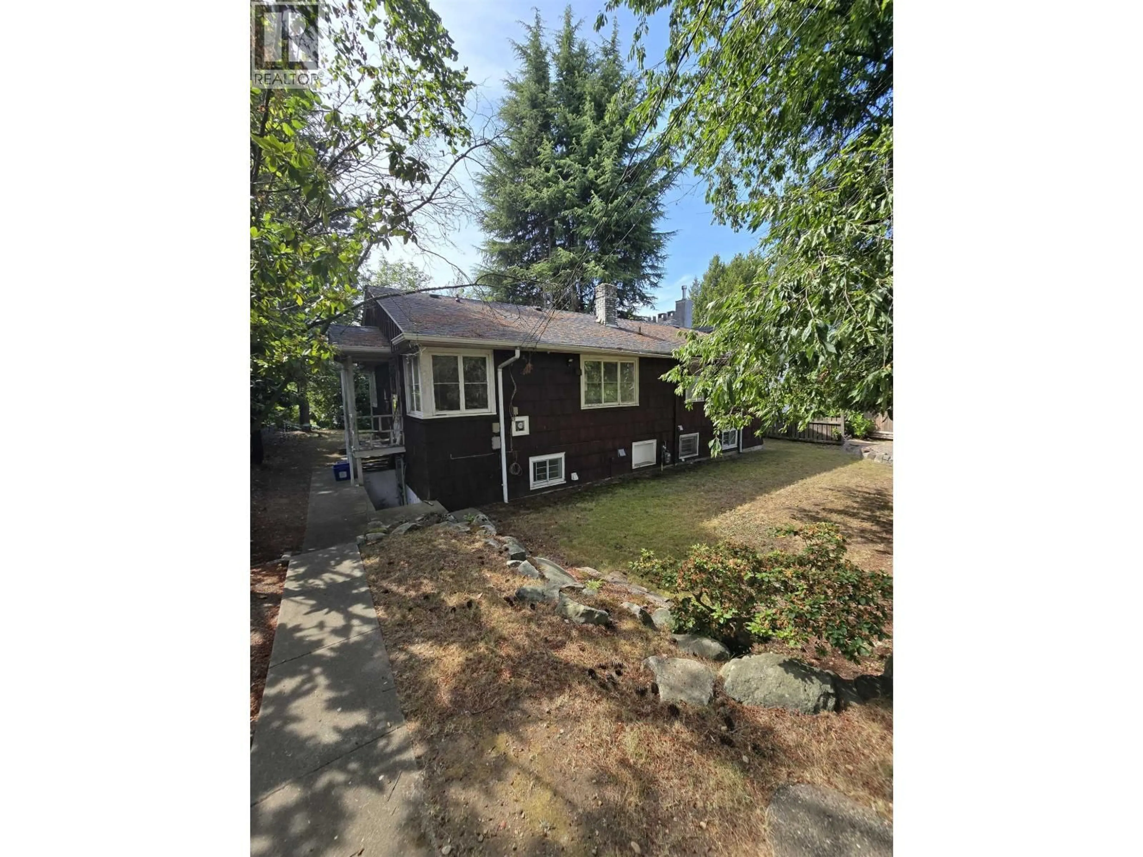 A pic from outside/outdoor area/front of a property/back of a property/a pic from drone, unknown for 5070 WILLOW STREET, Vancouver British Columbia V5Z3R9