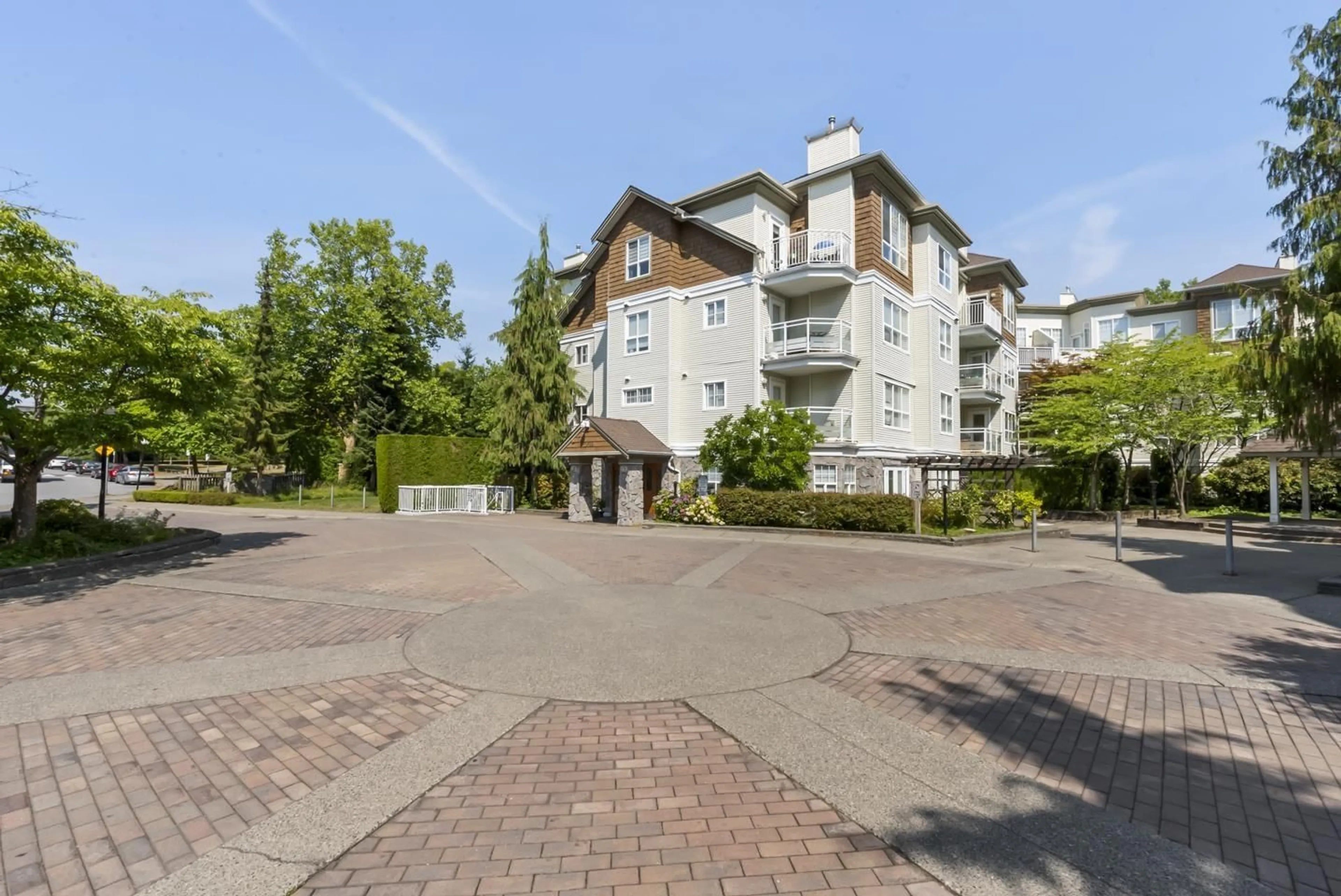 A pic from outside/outdoor area/front of a property/back of a property/a pic from drone, unknown for 407 - 10188 155TH STREET, Surrey British Columbia V3R0R6