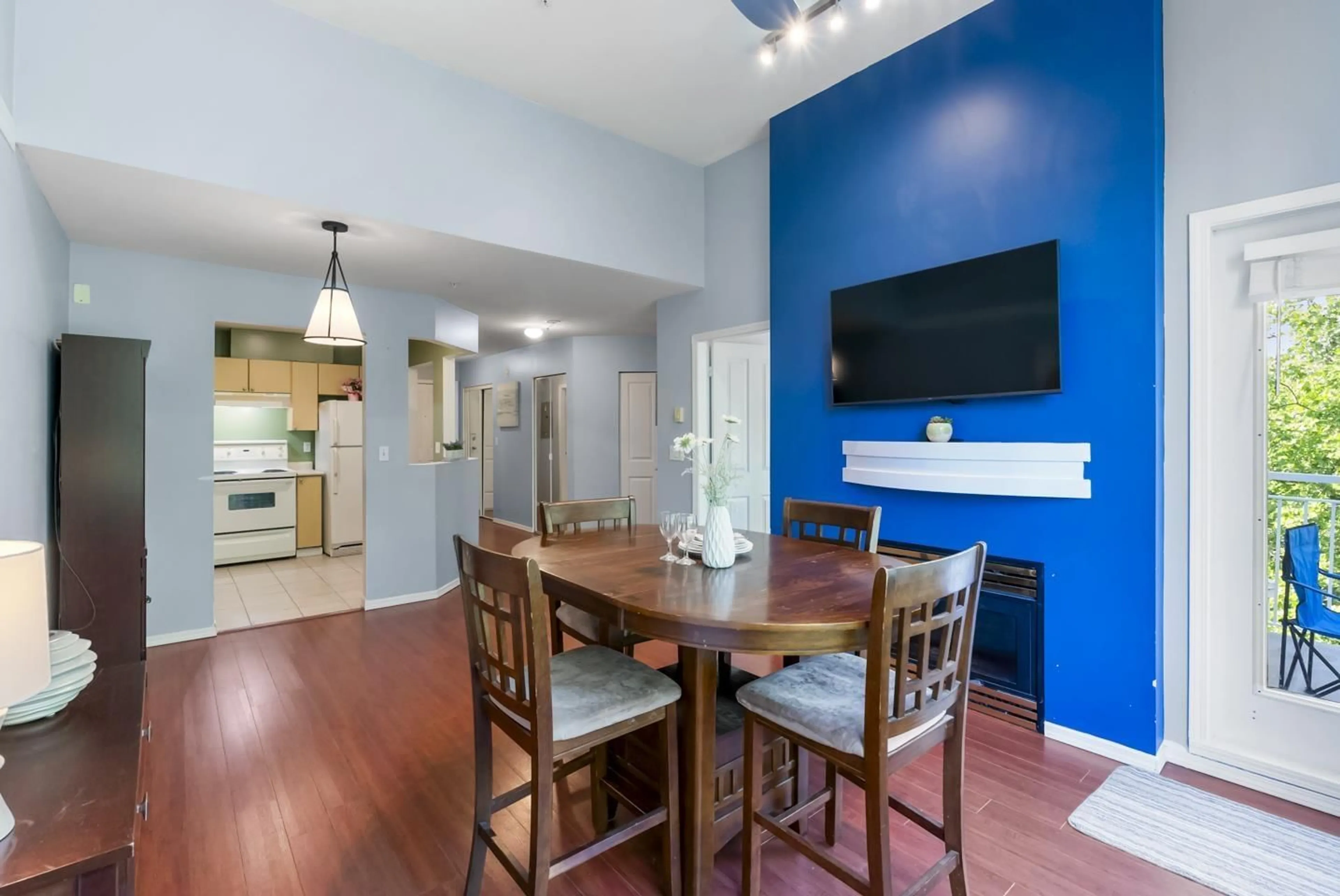Dining room, wood/laminate floor for 407 - 10188 155TH STREET, Surrey British Columbia V3R0R6