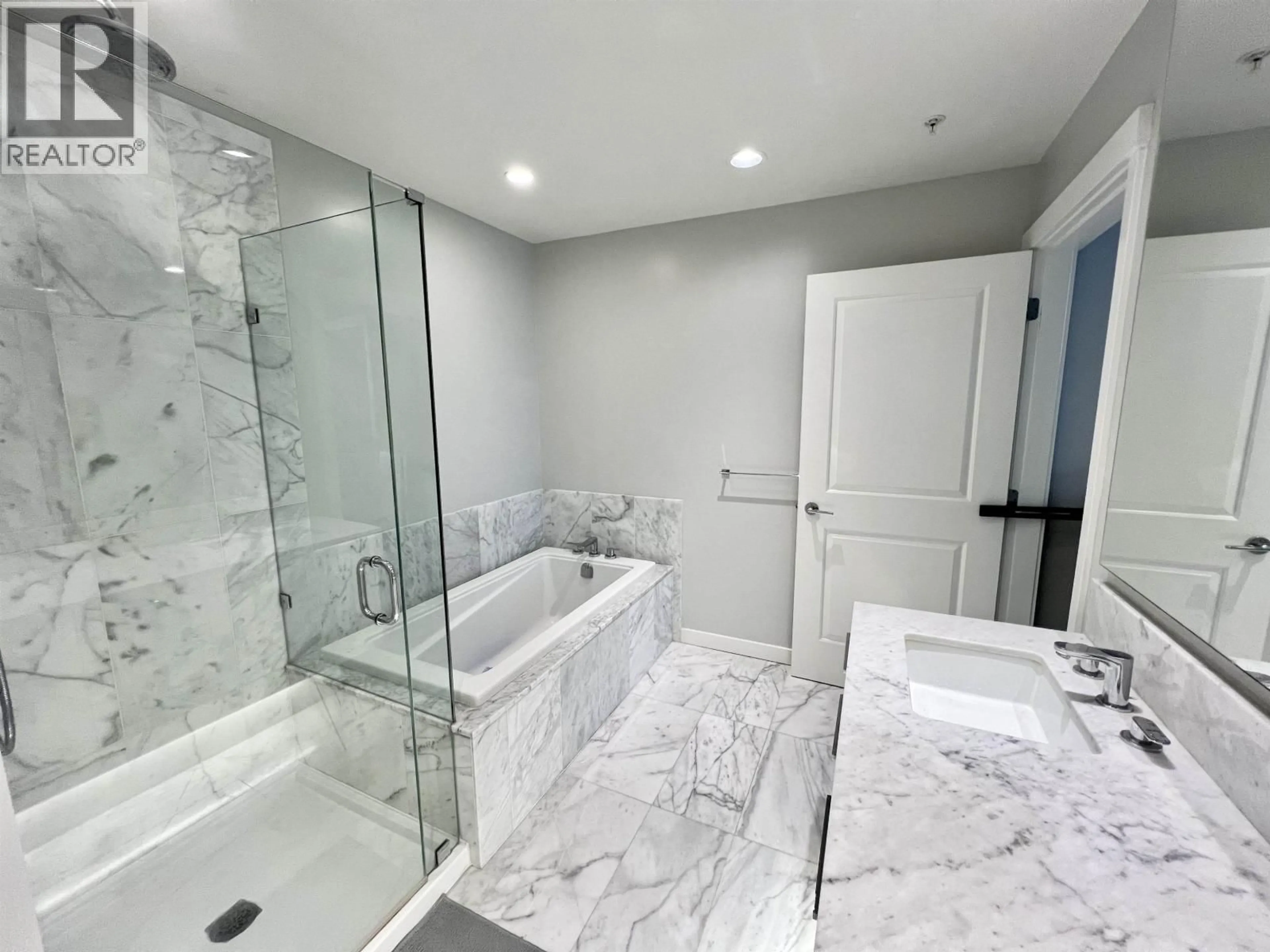 Contemporary bathroom, ceramic/tile floor for 609 - 5628 BIRNEY AVENUE, Vancouver British Columbia V6S0H7