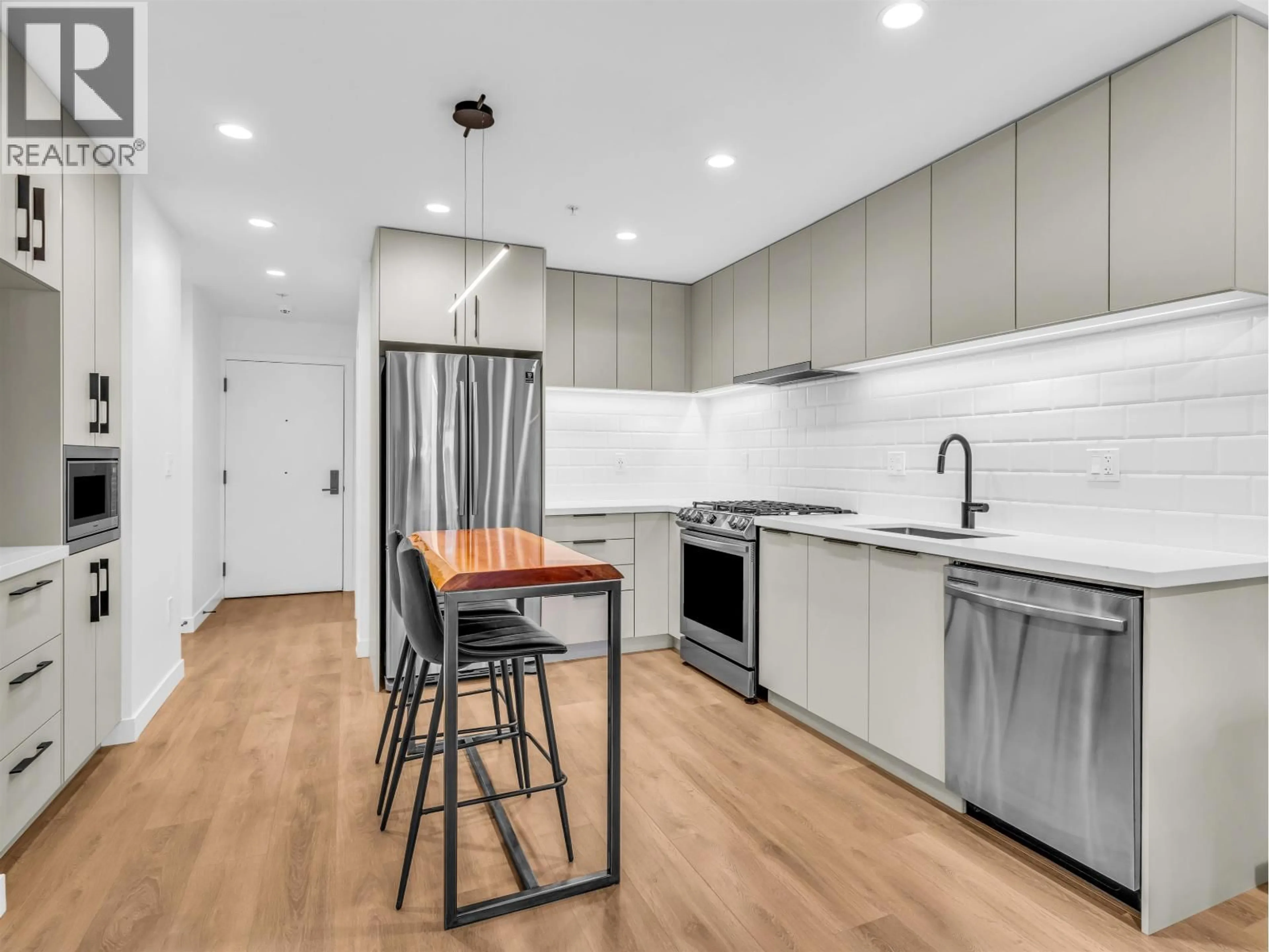 Open concept kitchen, unknown for 104 - 3018 ST. GEORGE STREET, Port Moody British Columbia V3H0L4