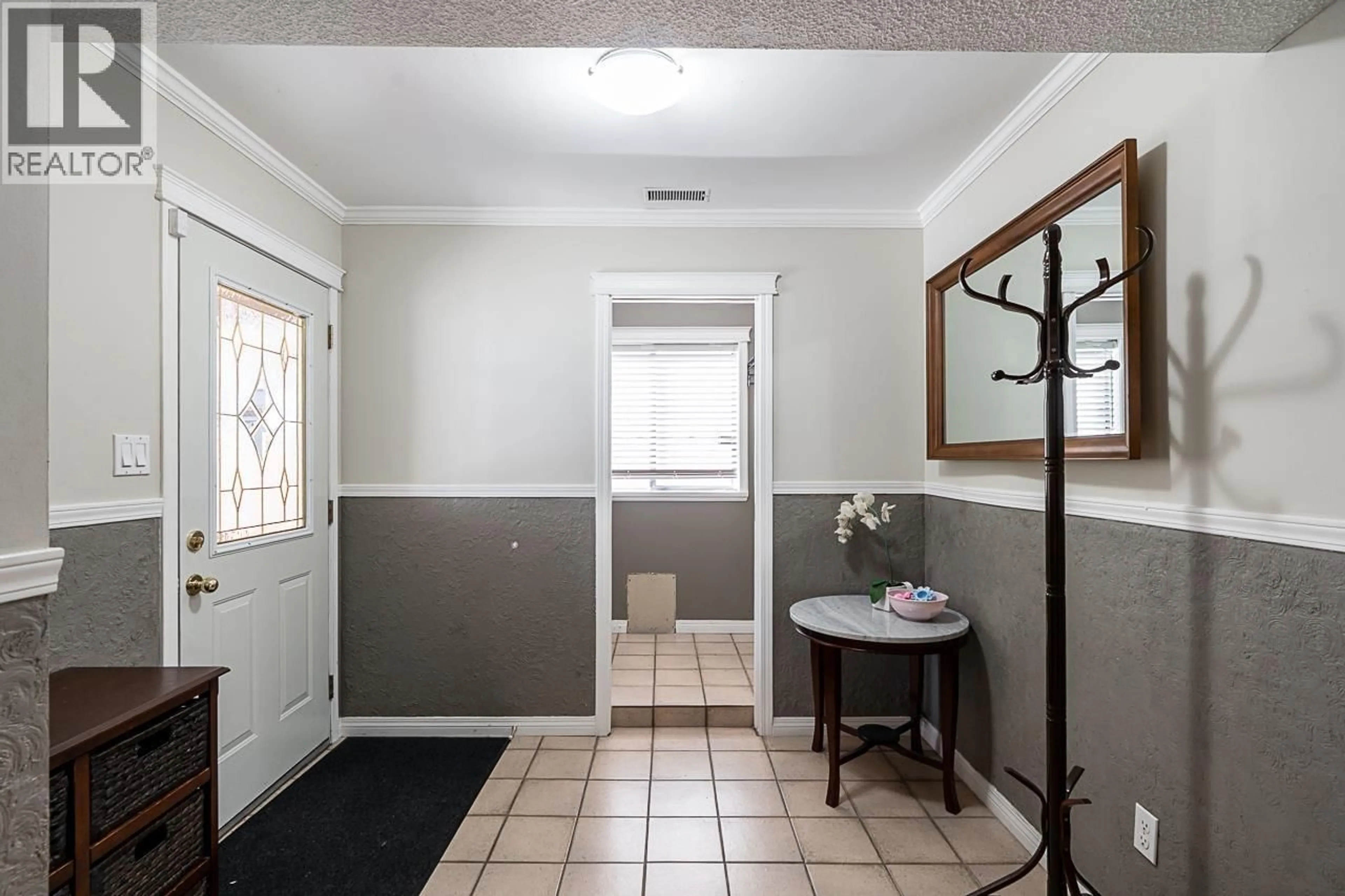 Indoor entryway for 6 - 2719 ST MICHAEL STREET, Port Coquitlam British Columbia V3B5R4
