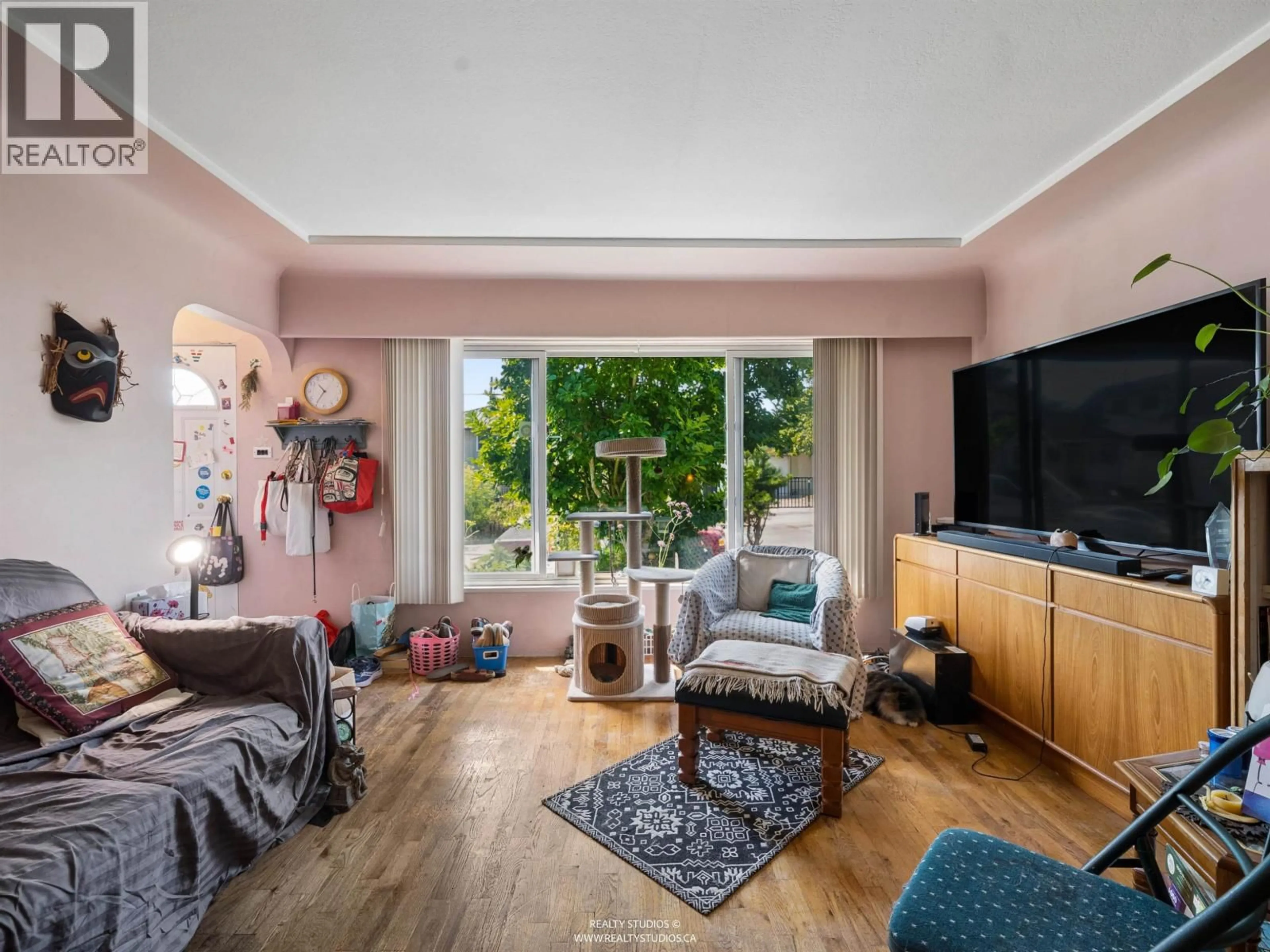 Living room with furniture, wood/laminate floor for 2231 25TH AVENUE, Vancouver British Columbia V5N2V7