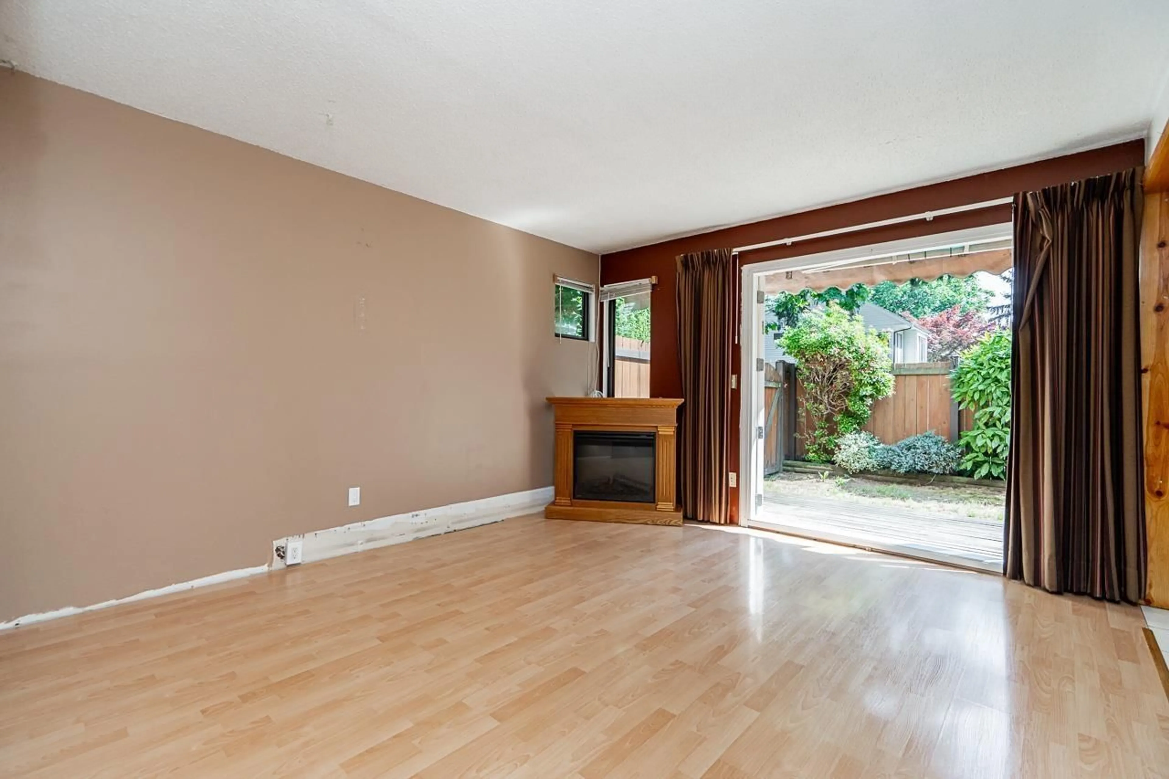 Unknown for 14 - 9400 128 STREET, Surrey British Columbia V3V5N4