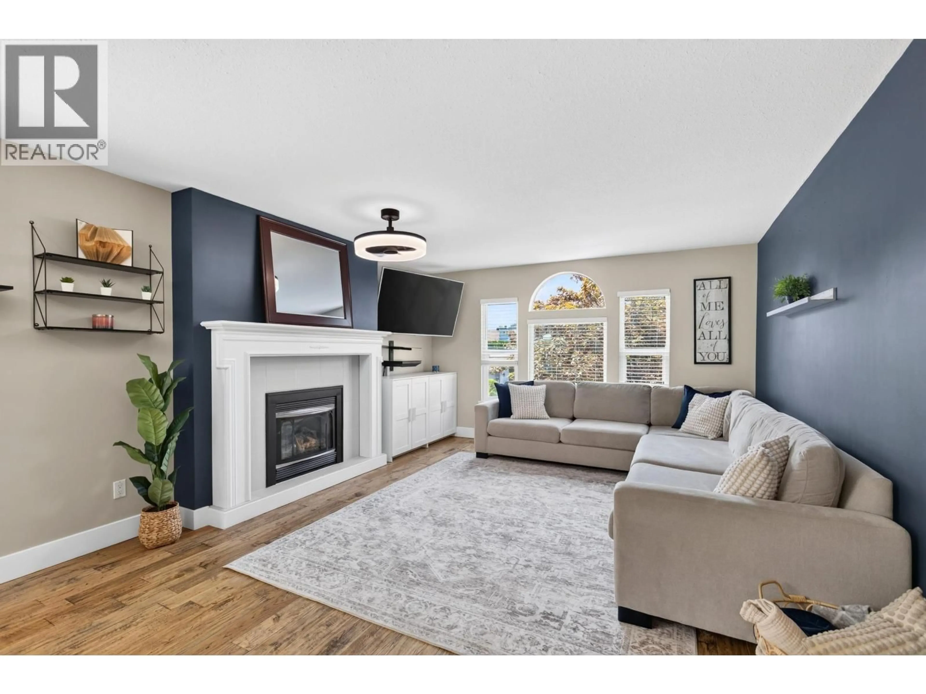 Living room with furniture, unknown for 11902 BRUCE PLACE, Maple Ridge British Columbia V2X9E1