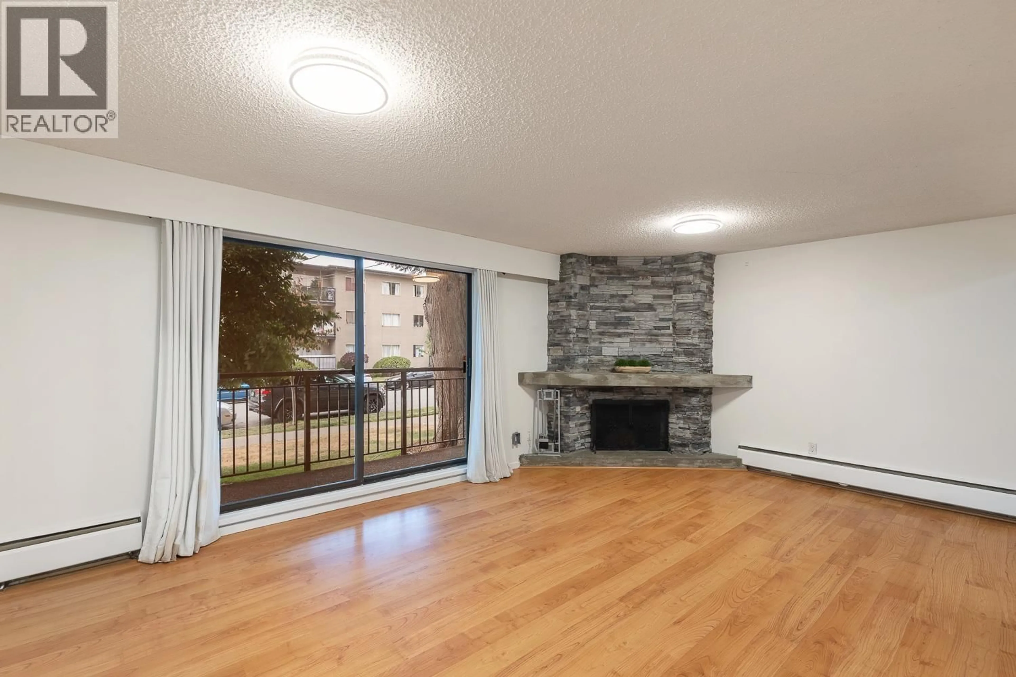 Living room with furniture, wood/laminate floor for 102 - 425 ASH STREET, New Westminster British Columbia V3M3N2